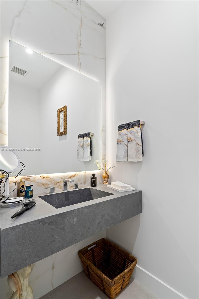 311 189th St Sunny Isles Beach, FL 33160