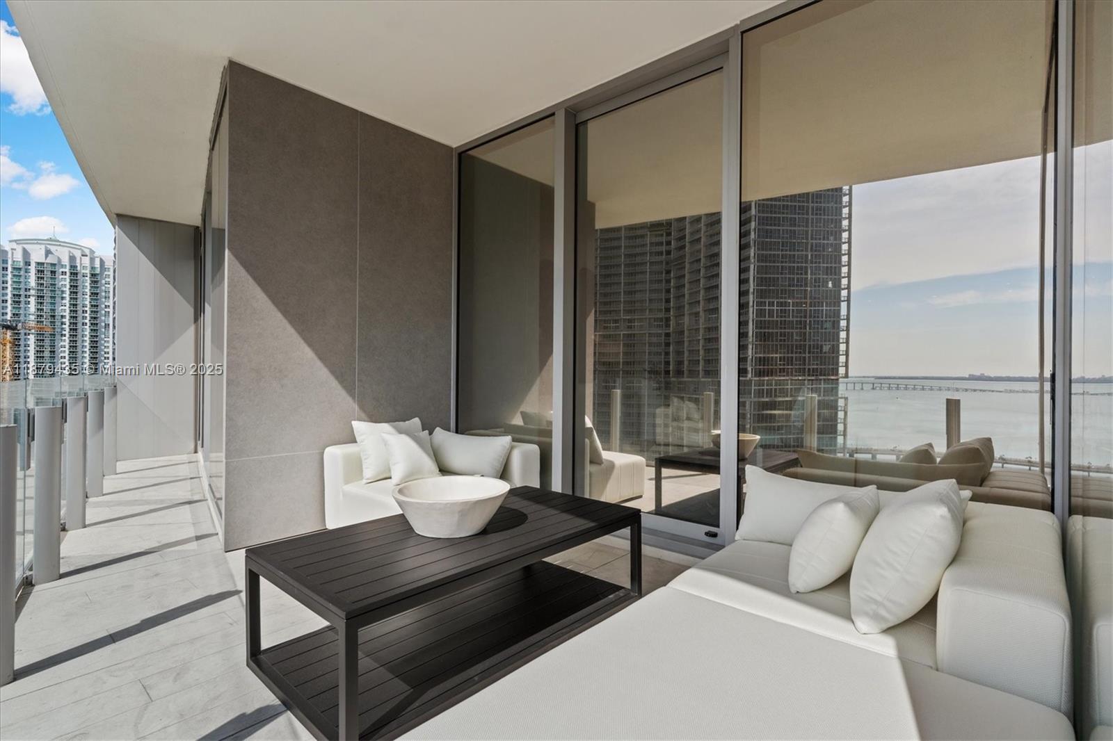 image Aston Martin Residences9