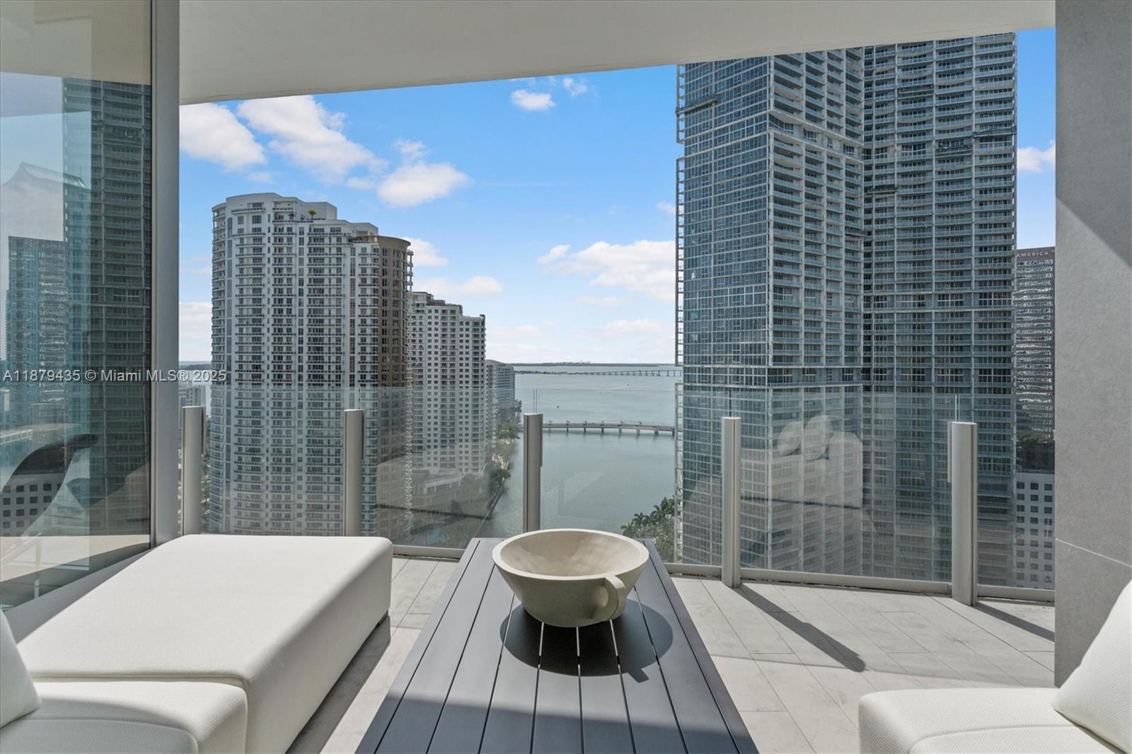 image Aston Martin Residences10