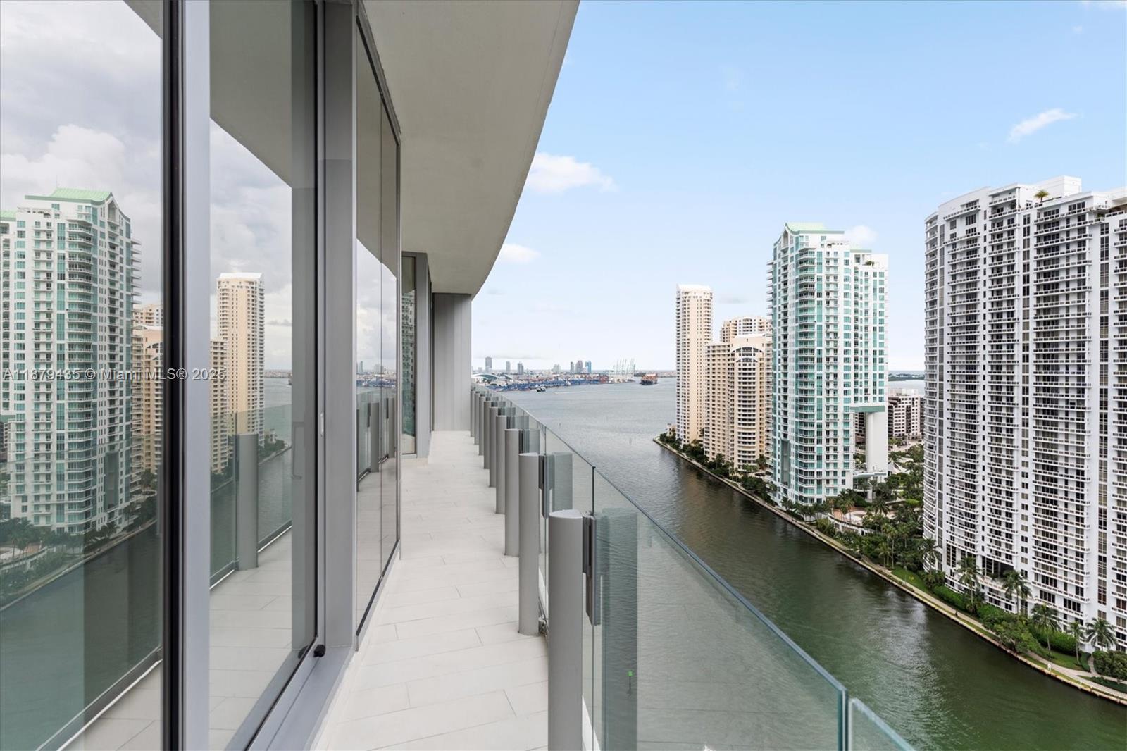 image Aston Martin Residences14