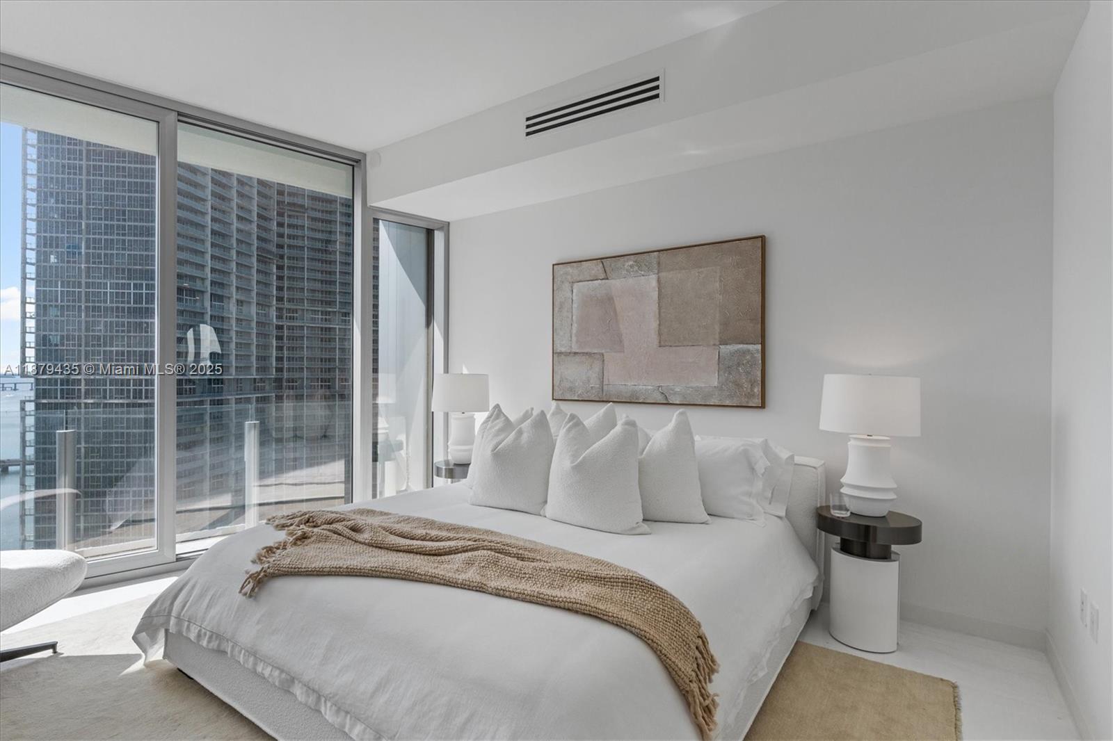 image Aston Martin Residences16