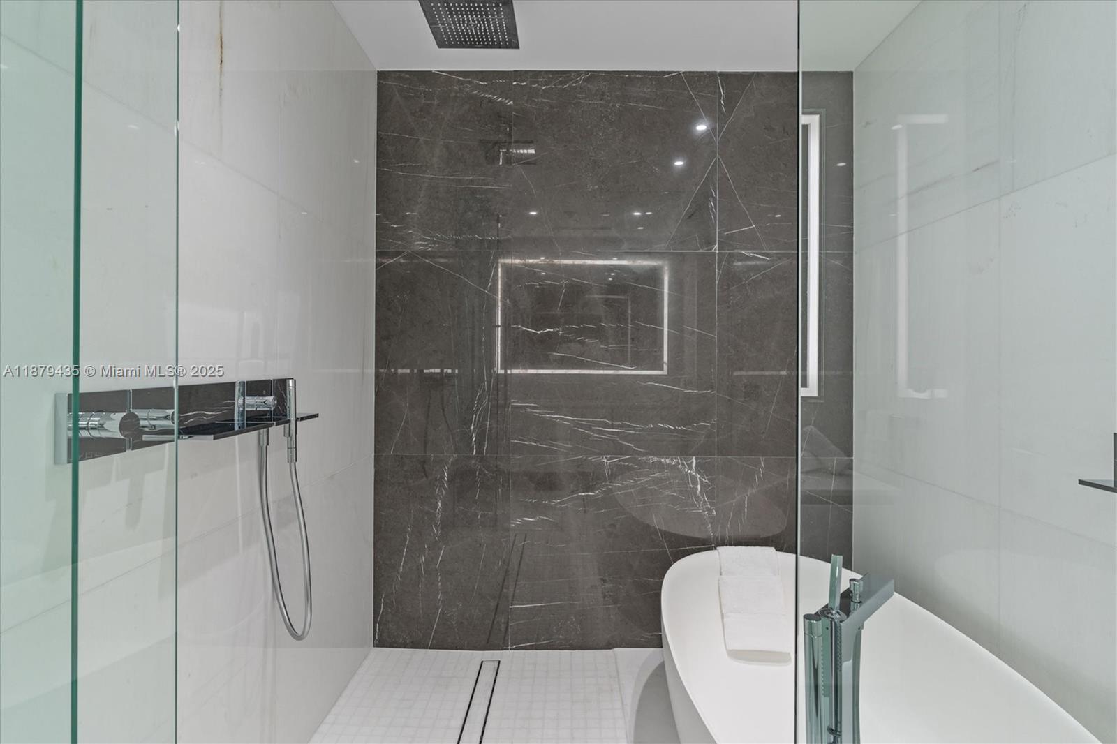 image Aston Martin Residences17