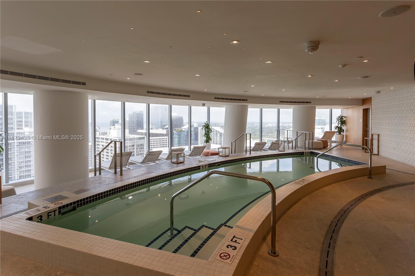 image Aston Martin Residences24