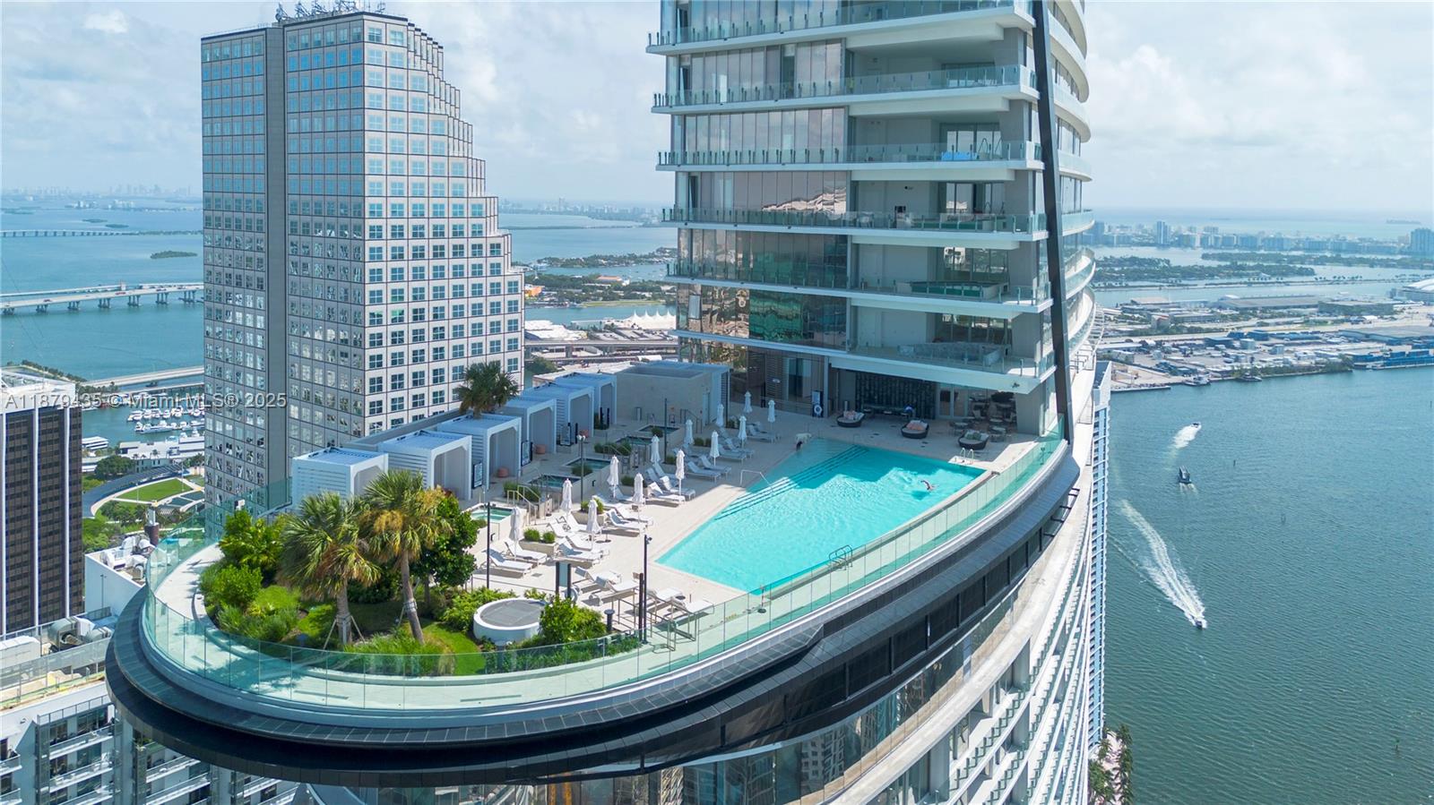 image Aston Martin Residences25