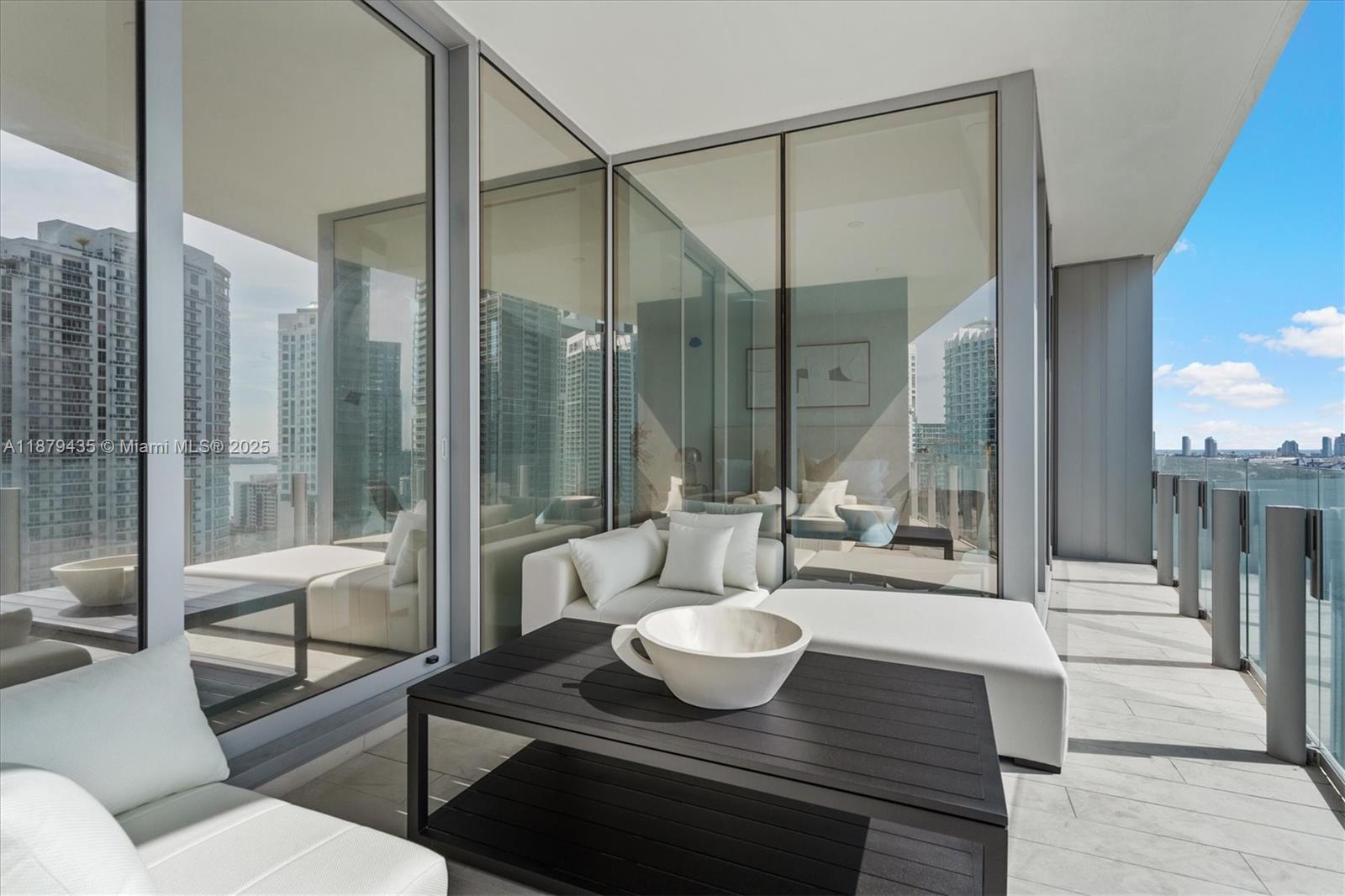 image Aston Martin Residences8