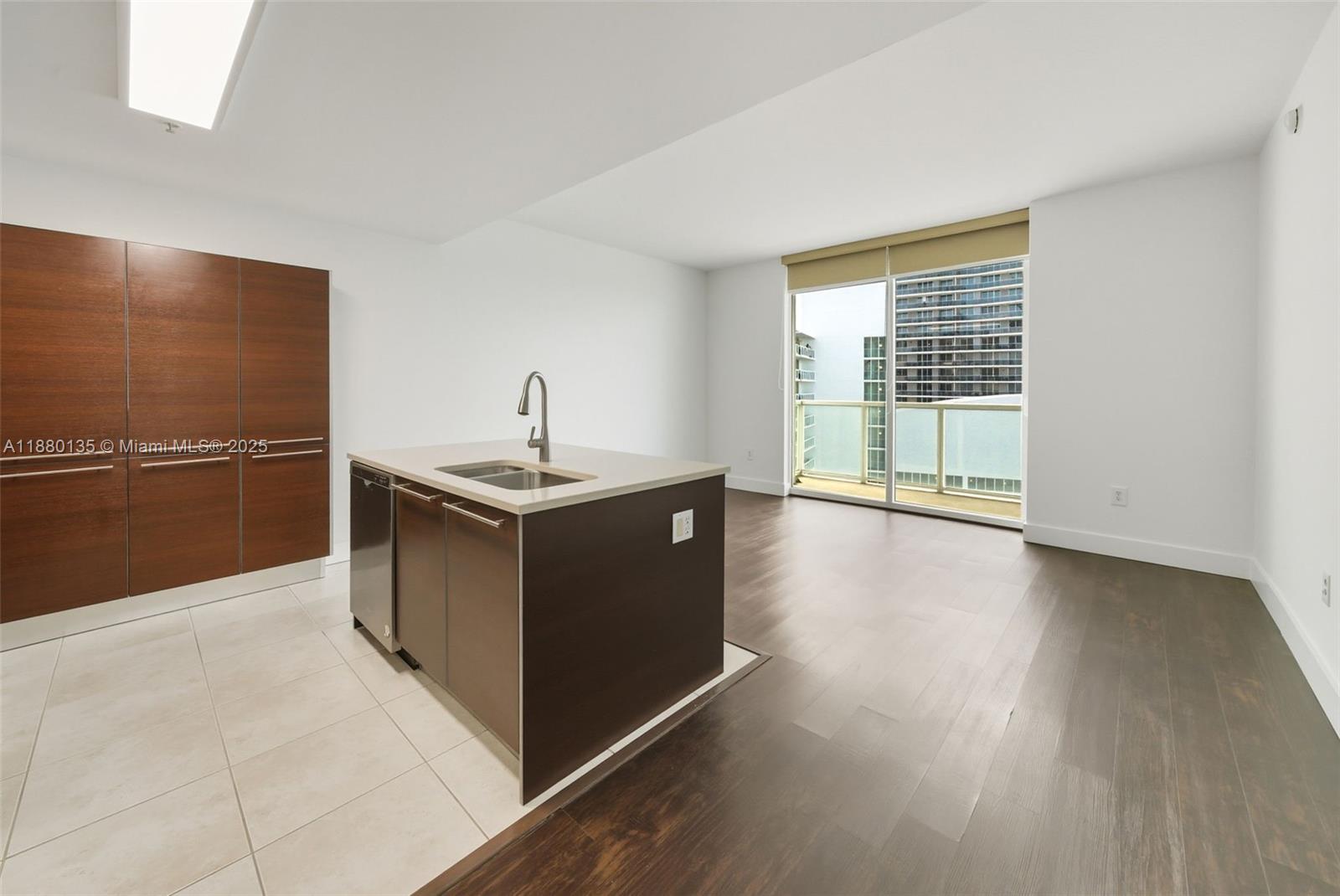 1900 N Bayshore Dr #3707