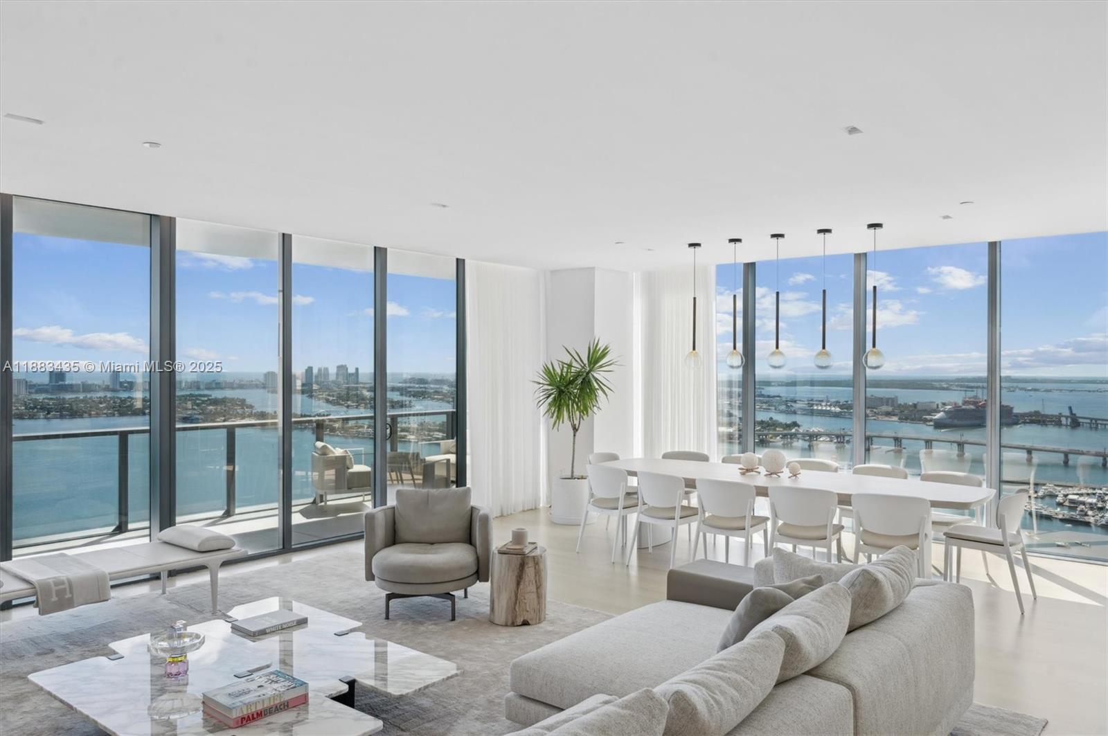 image The Elysee Condo0