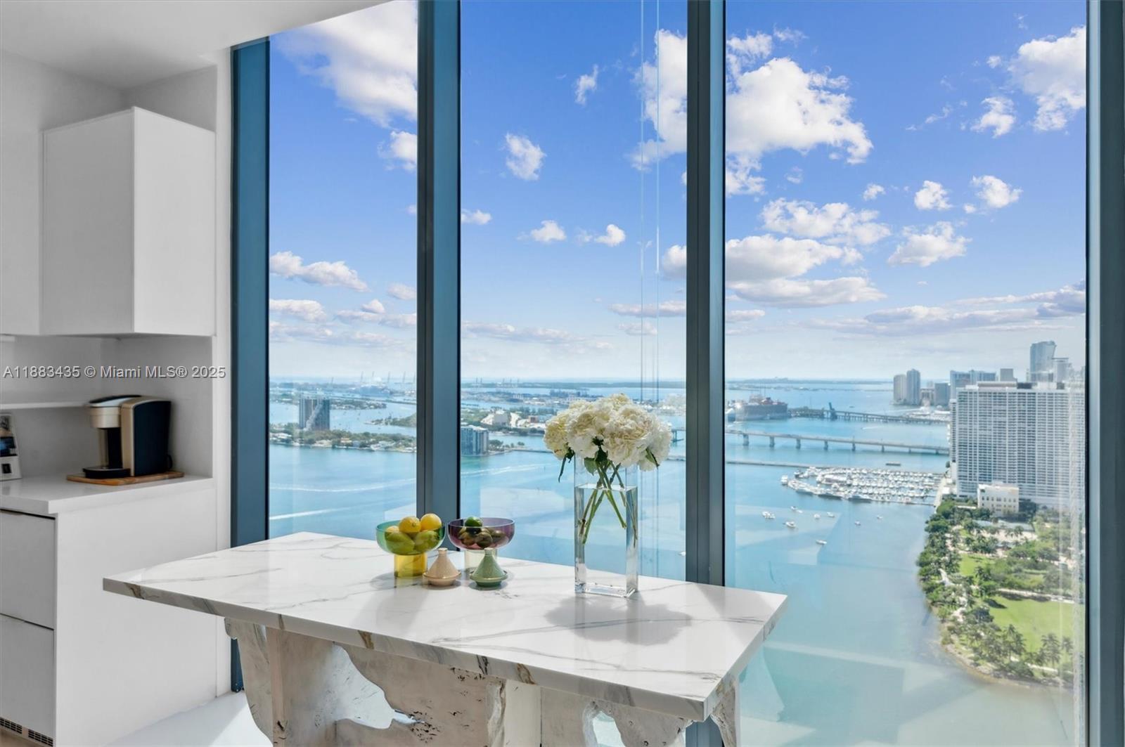 image The Elysee Condo10