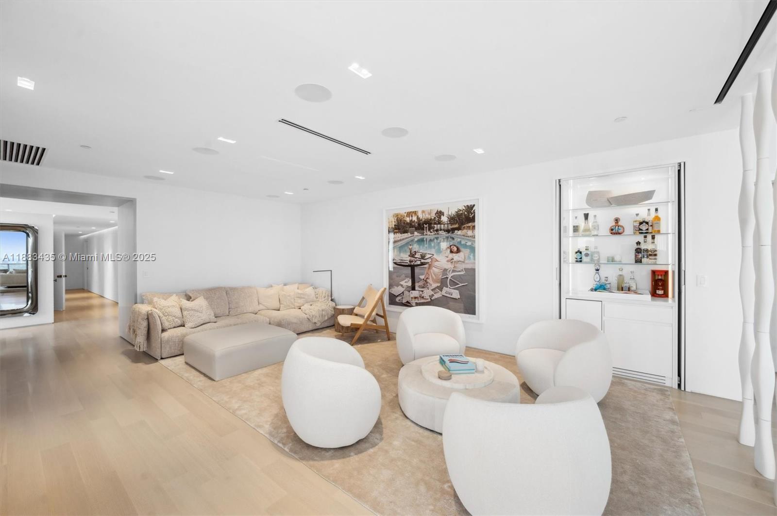 image The Elysee Condo14