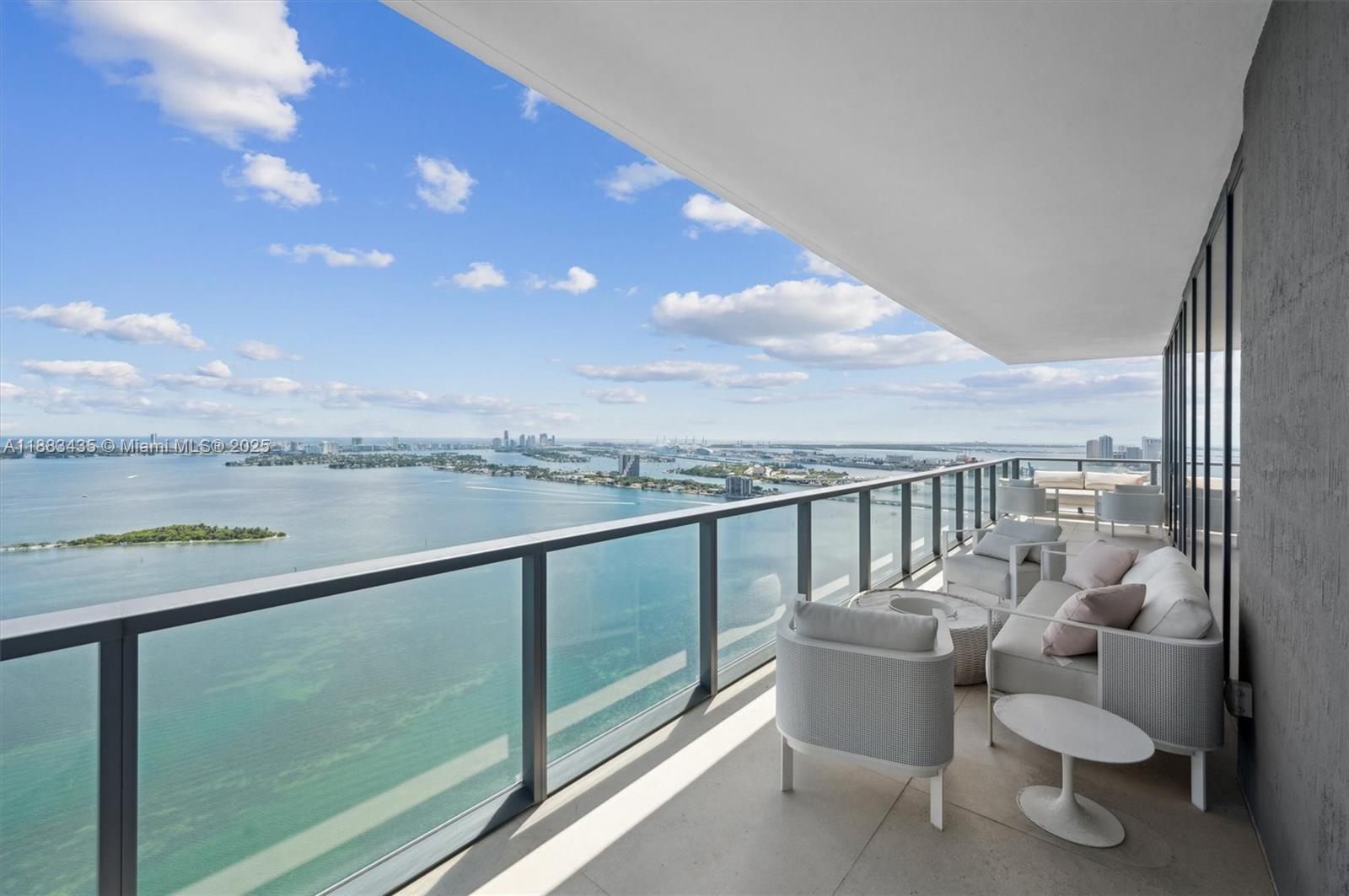 image The Elysee Condo15