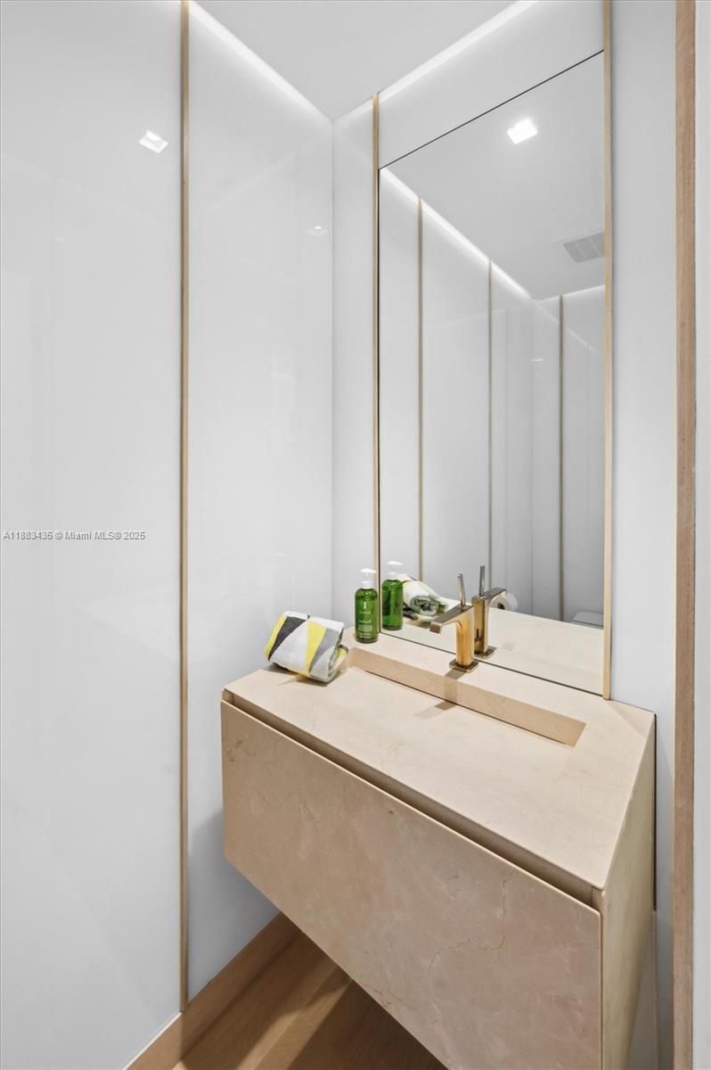 image The Elysee Condo21