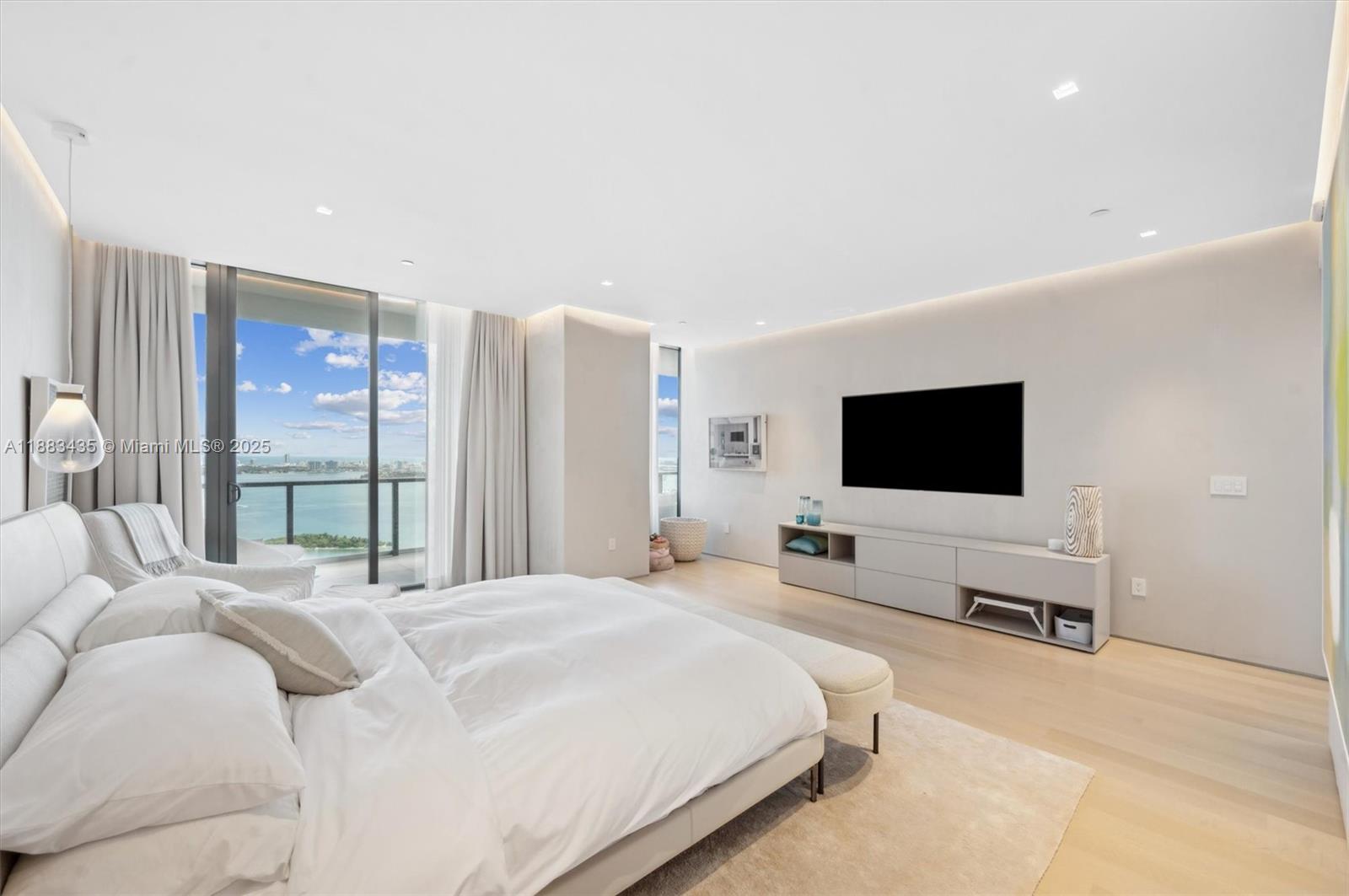 image The Elysee Condo23