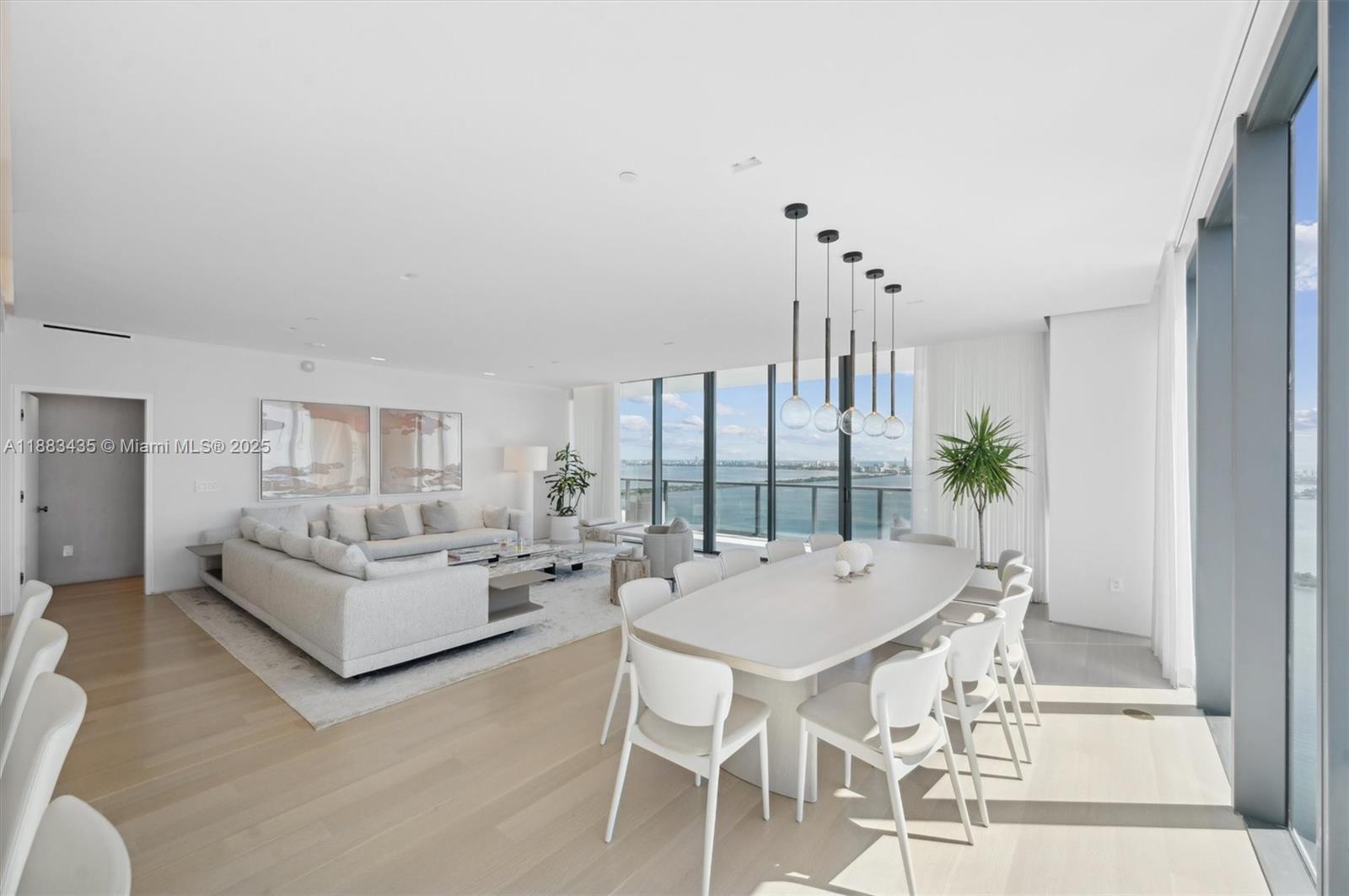 image The Elysee Condo5