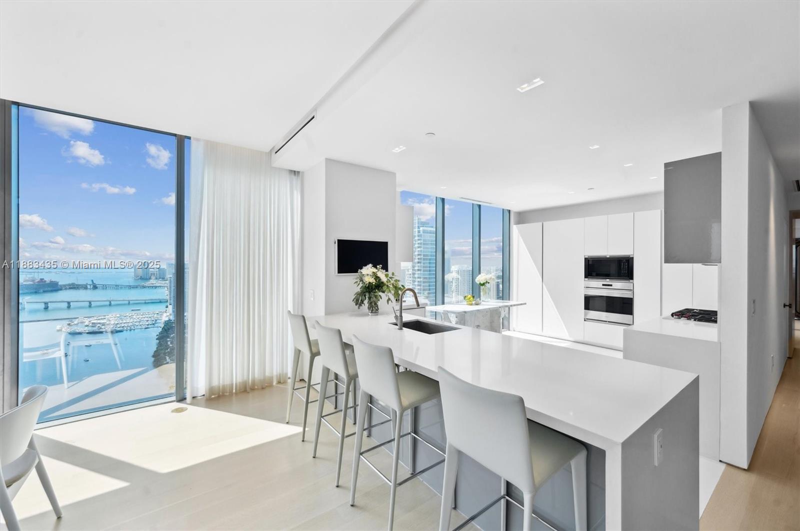 image The Elysee Condo7