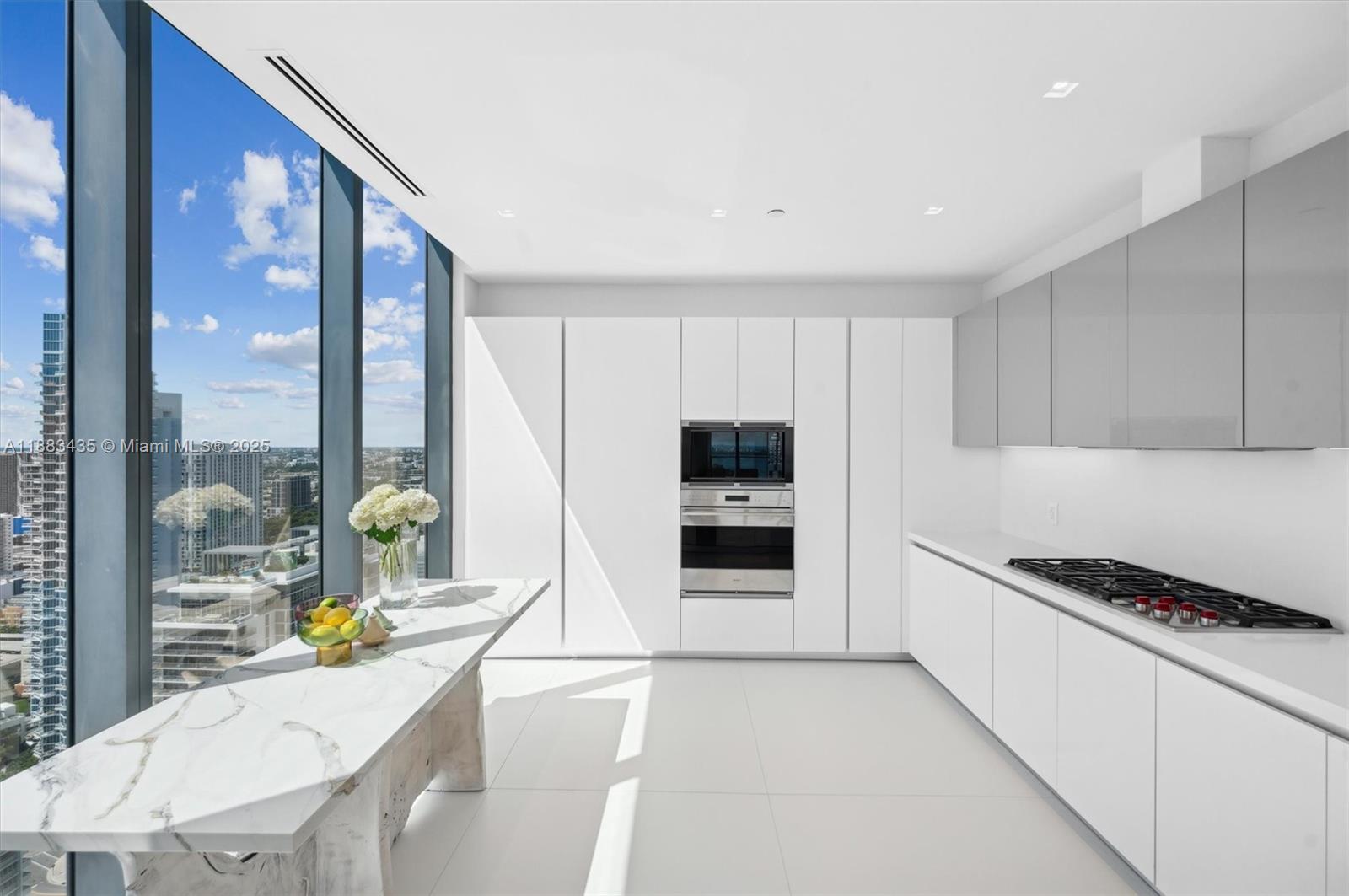image The Elysee Condo8