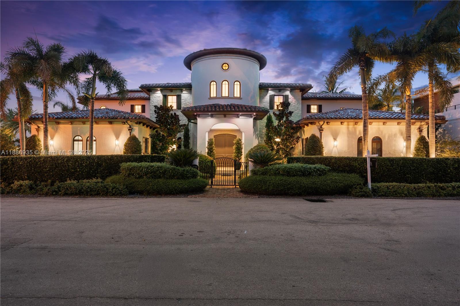 821 Solar Isle Dr Fort Lauderdale, FL 33301 821 Solar Isle Dr Fort Lauderdale, FL 33301