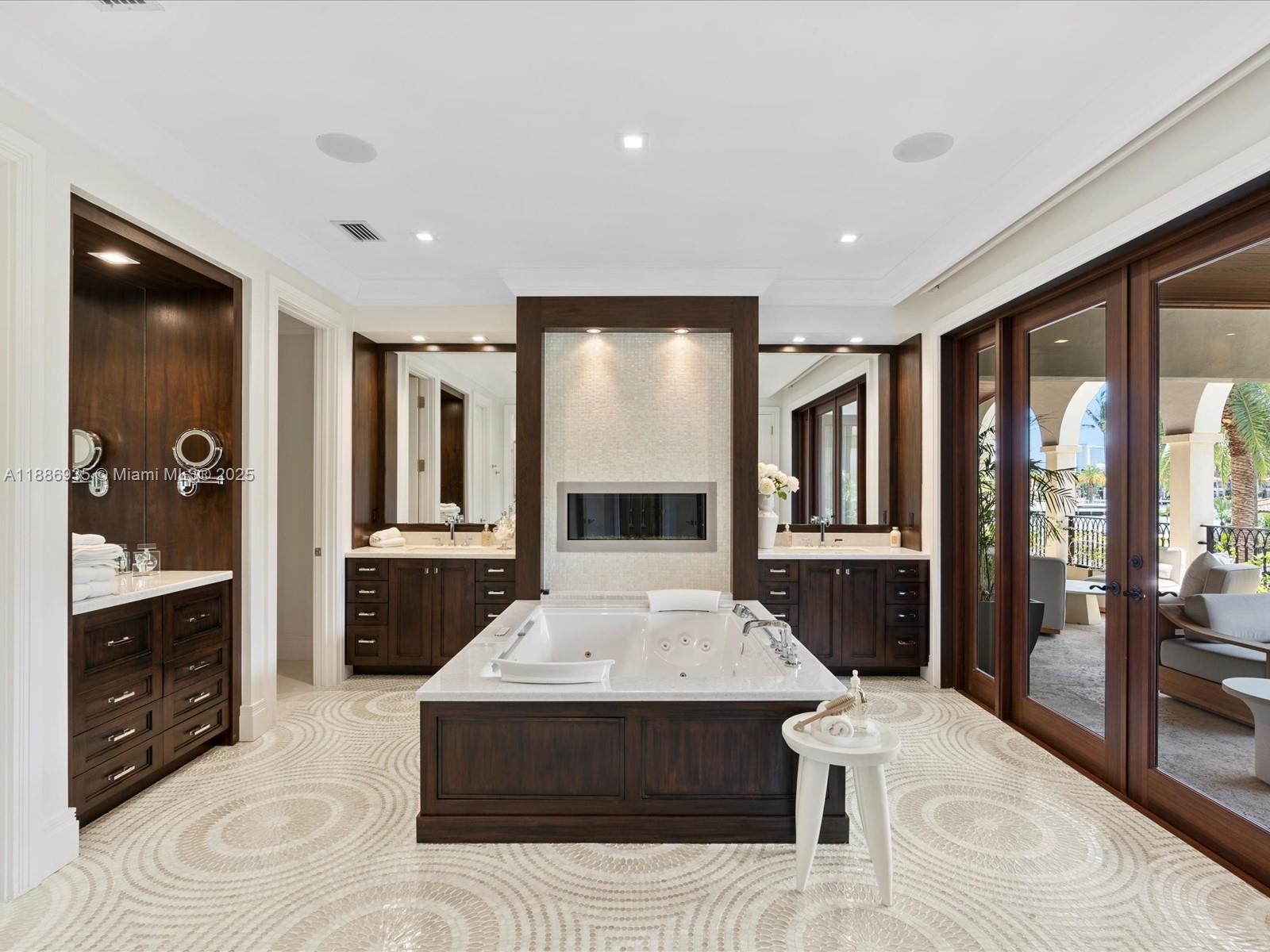 821 Solar Isle Dr Fort Lauderdale, FL 33301 821 Solar Isle Dr Fort Lauderdale, FL 33301