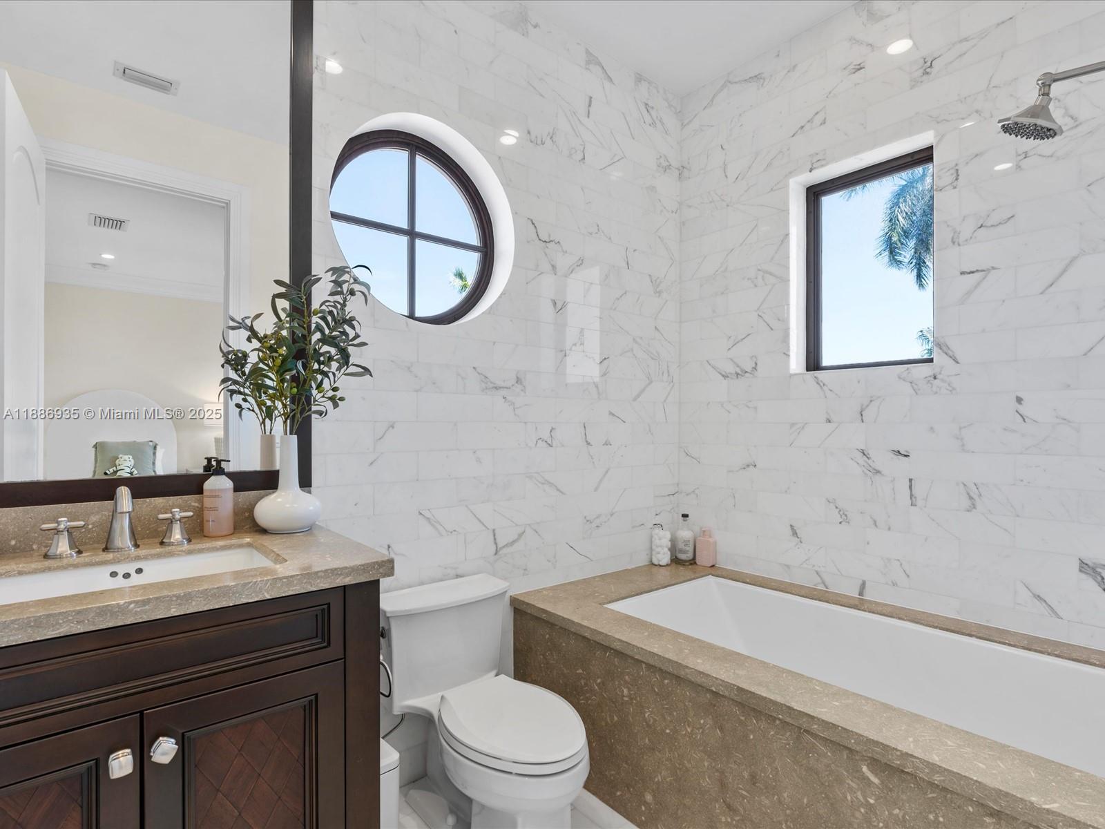 821 Solar Isle Dr Fort Lauderdale, FL 33301 821 Solar Isle Dr Fort Lauderdale, FL 33301