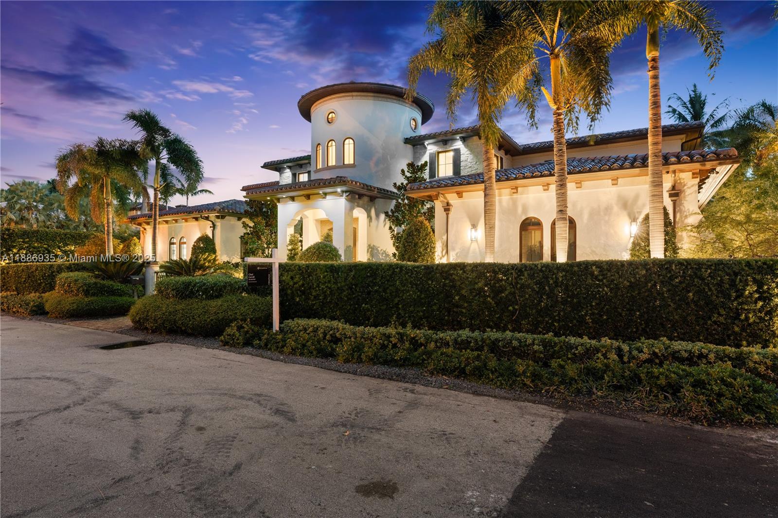 821 Solar Isle Dr Fort Lauderdale, FL 33301 821 Solar Isle Dr Fort Lauderdale, FL 33301