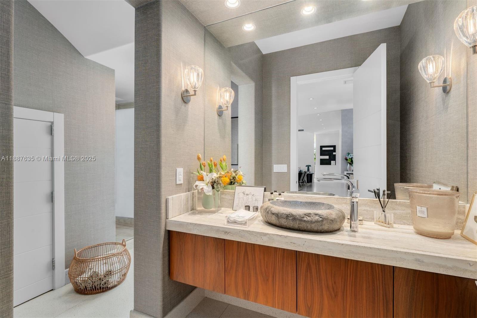 330 Caribbean Rd Key Biscayne, FL 33149 330 Caribbean Rd Key Biscayne, FL 33149