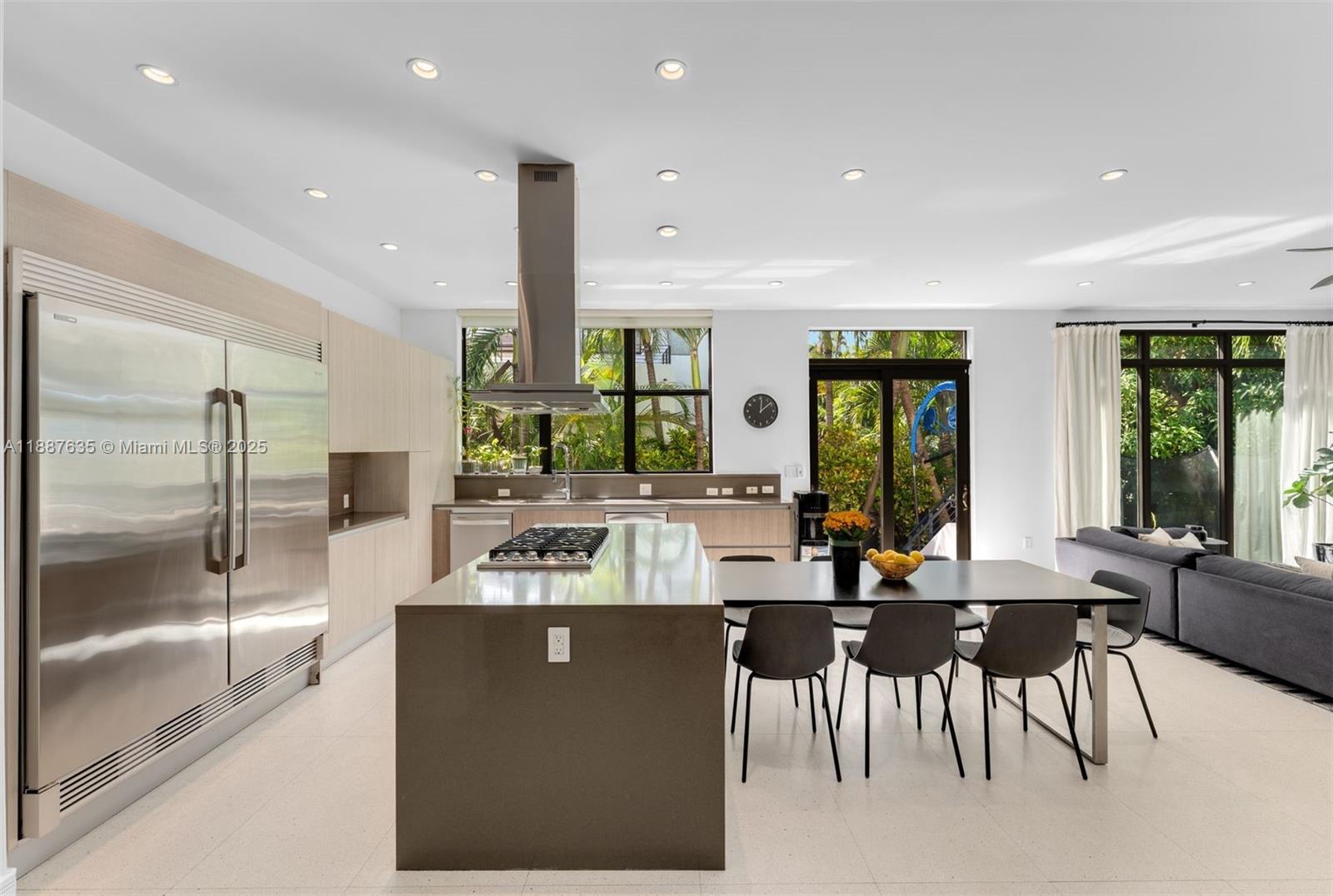 330 Caribbean Rd Key Biscayne, FL 33149 330 Caribbean Rd Key Biscayne, FL 33149