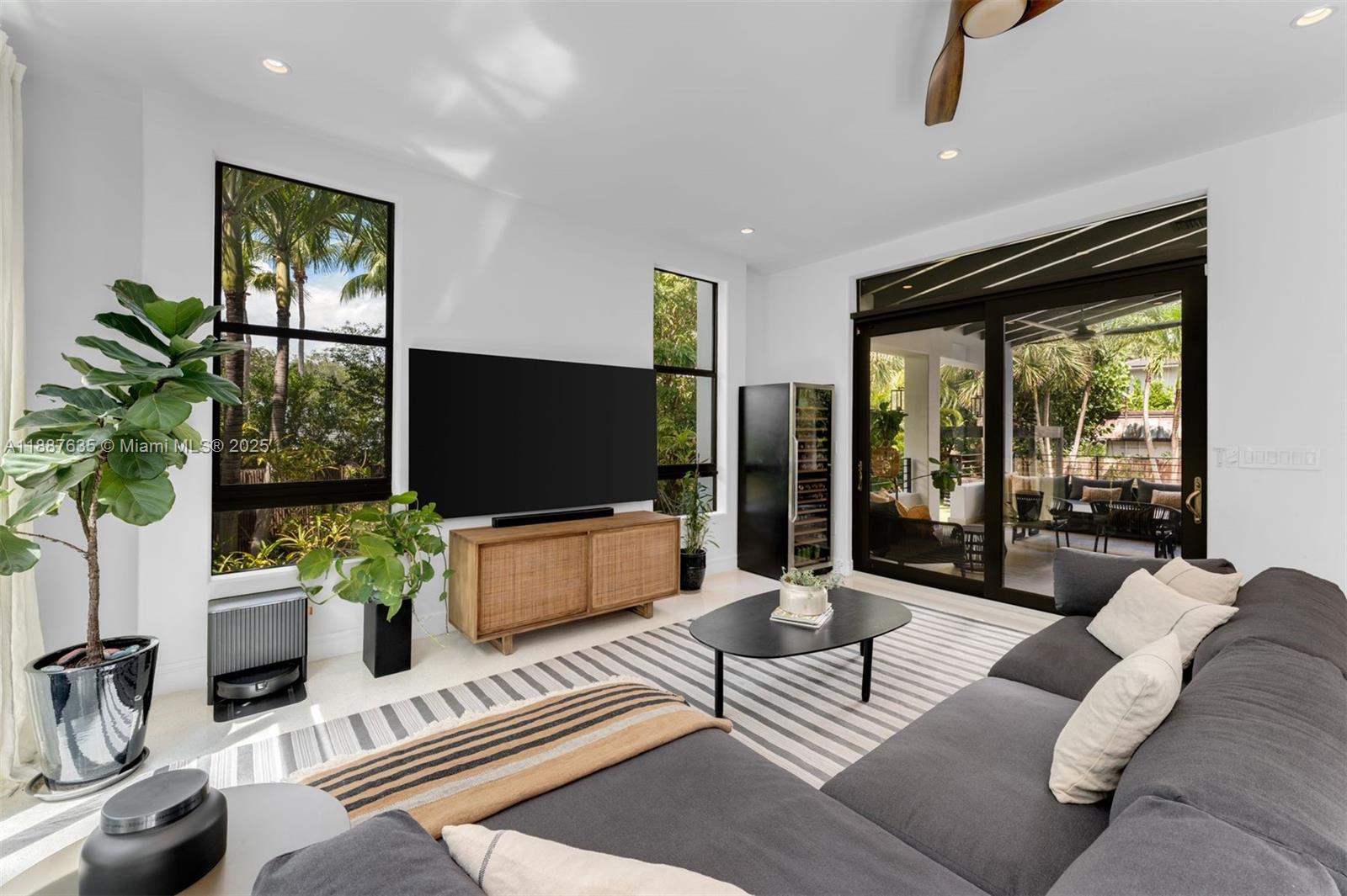 330 Caribbean Rd Key Biscayne, FL 33149 330 Caribbean Rd Key Biscayne, FL 33149