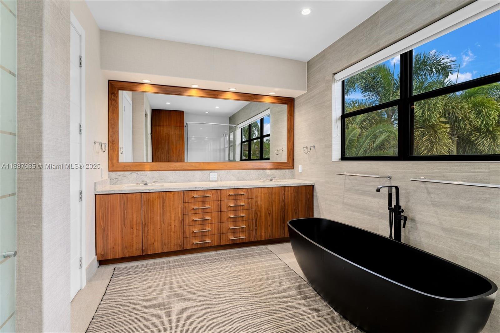 330 Caribbean Rd Key Biscayne, FL 33149 330 Caribbean Rd Key Biscayne, FL 33149