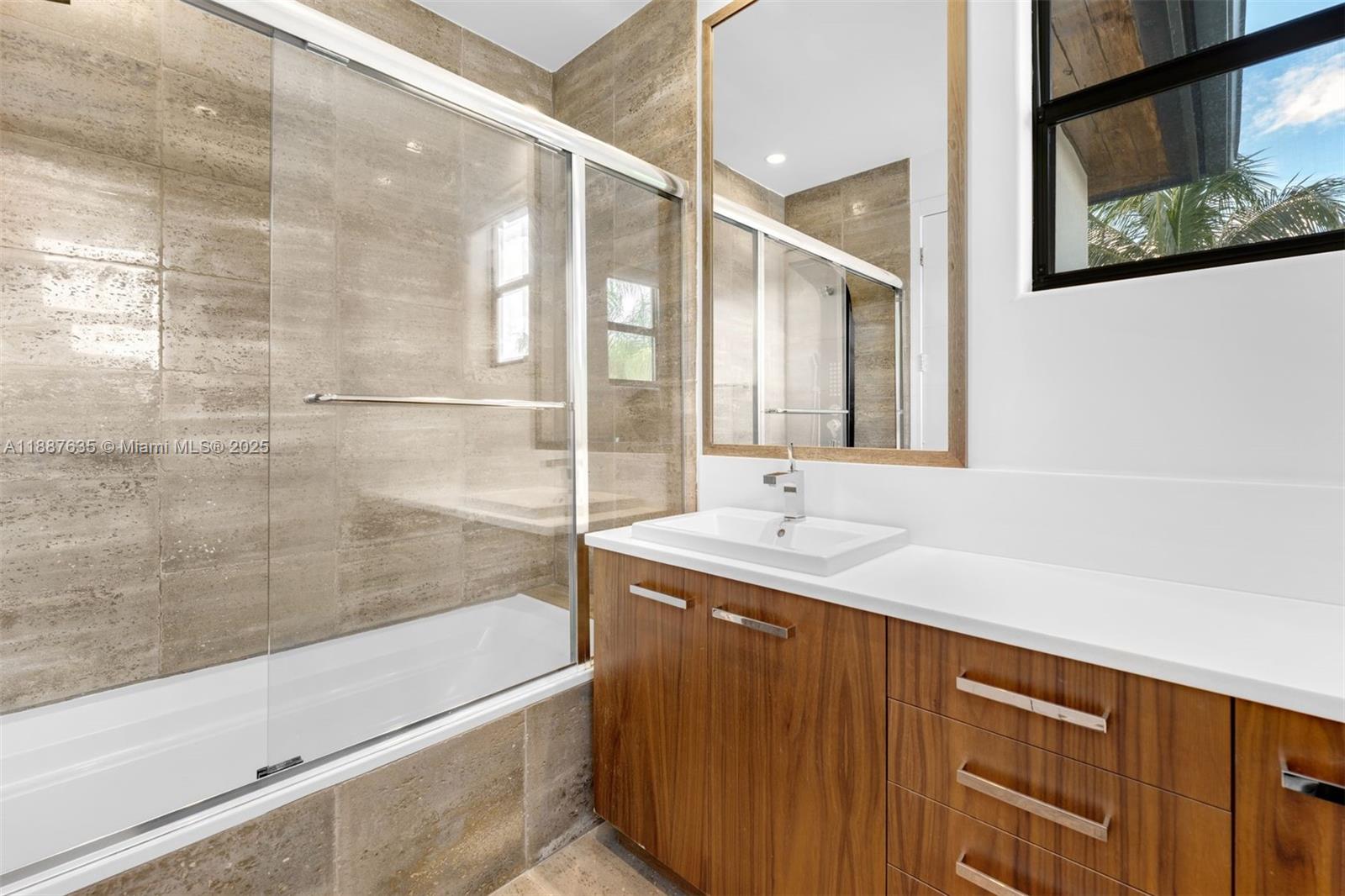 330 Caribbean Rd Key Biscayne, FL 33149 330 Caribbean Rd Key Biscayne, FL 33149