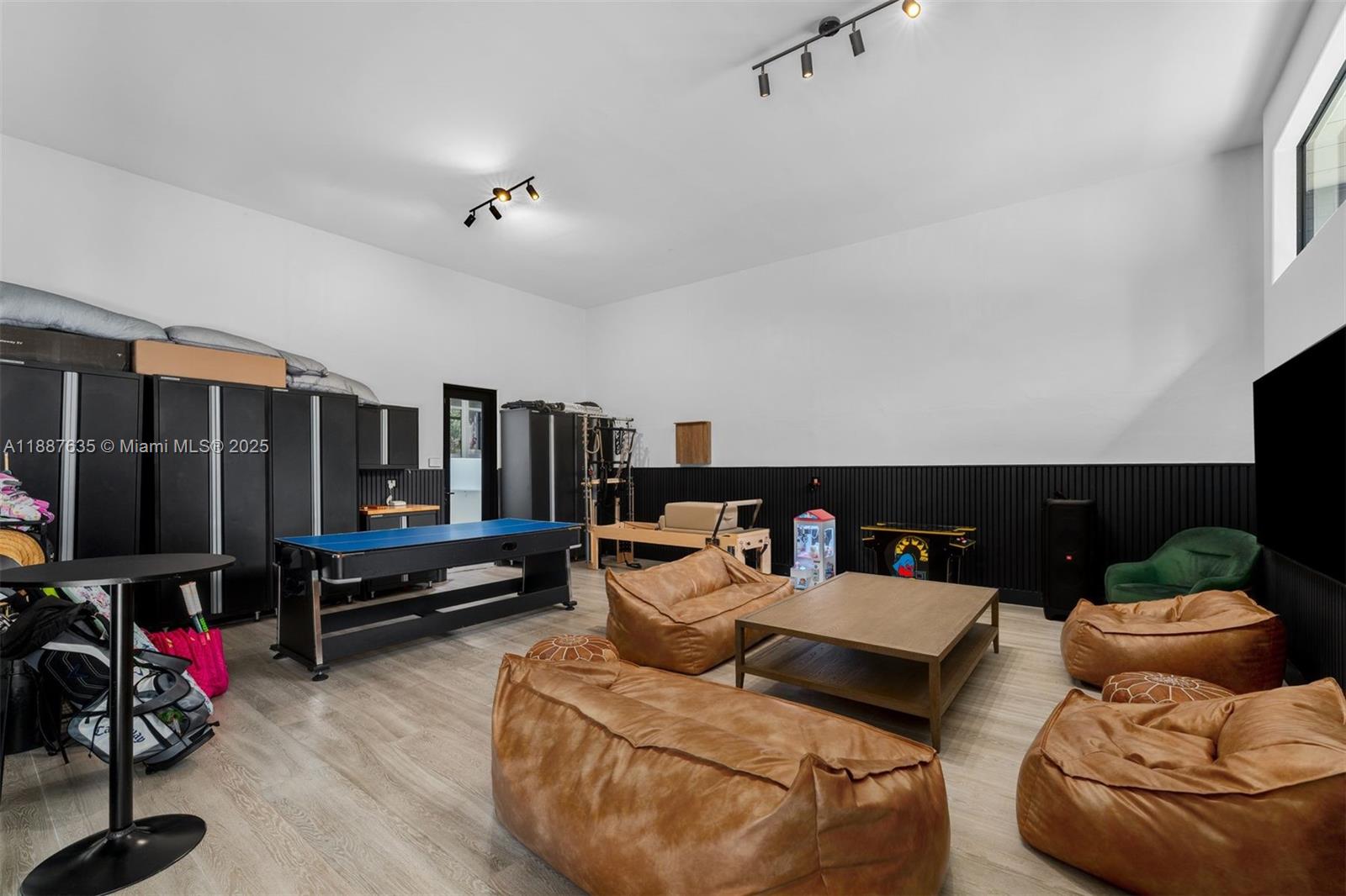 330 Caribbean Rd Key Biscayne, FL 33149 330 Caribbean Rd Key Biscayne, FL 33149