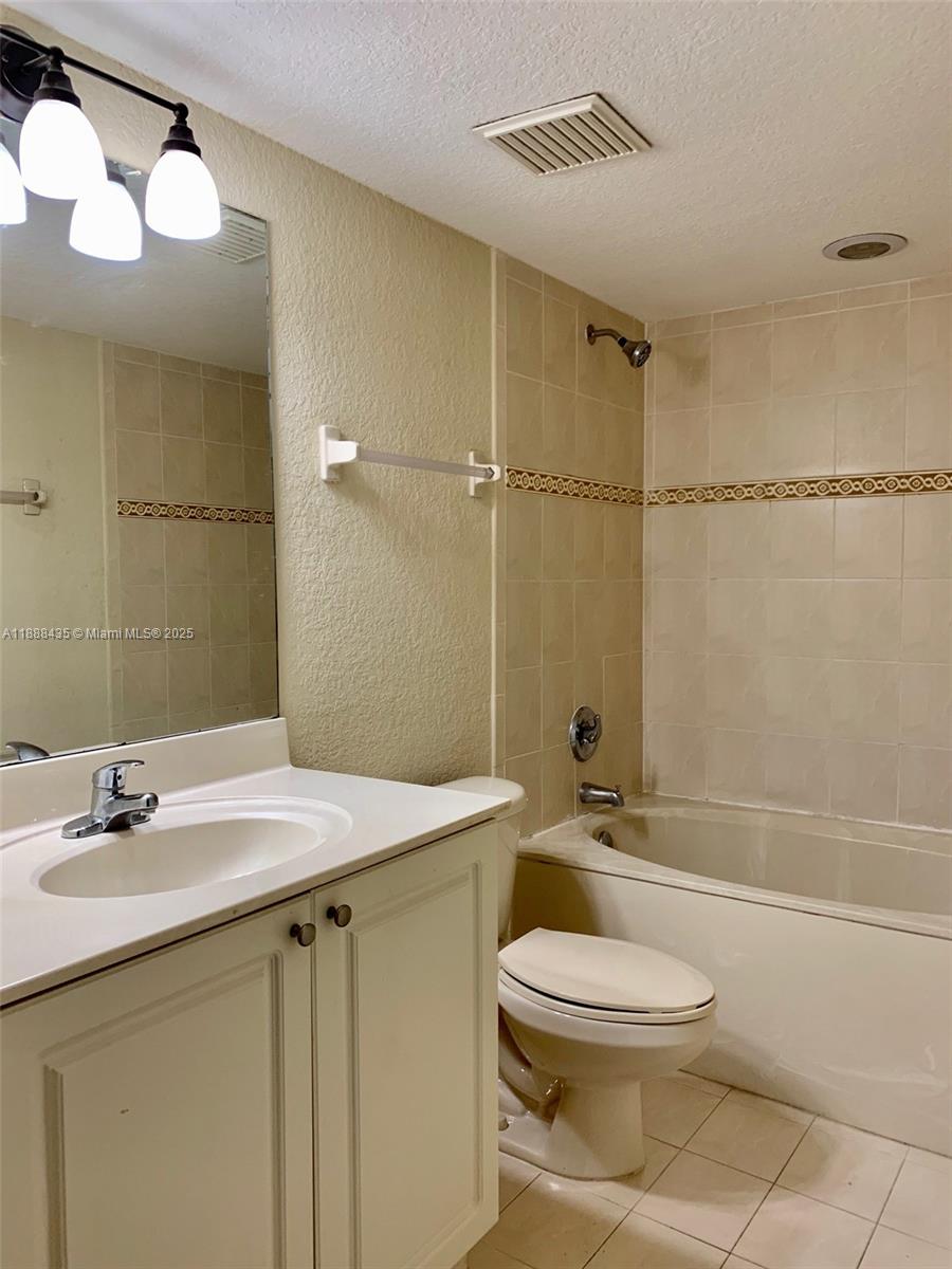 20930 SW 87th Ave #201 Cutler Bay, FL 33189