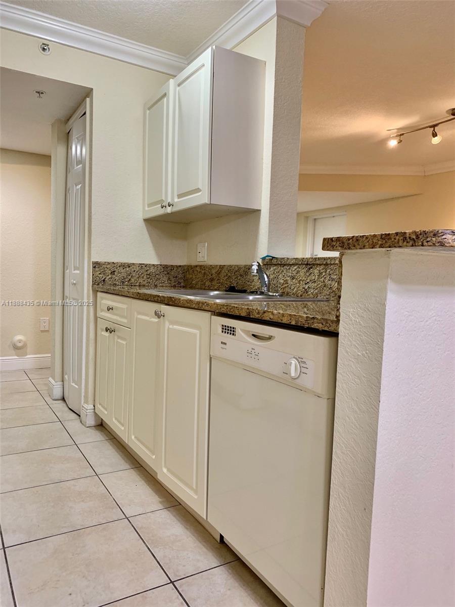 20930 SW 87th Ave #201 Cutler Bay, FL 33189