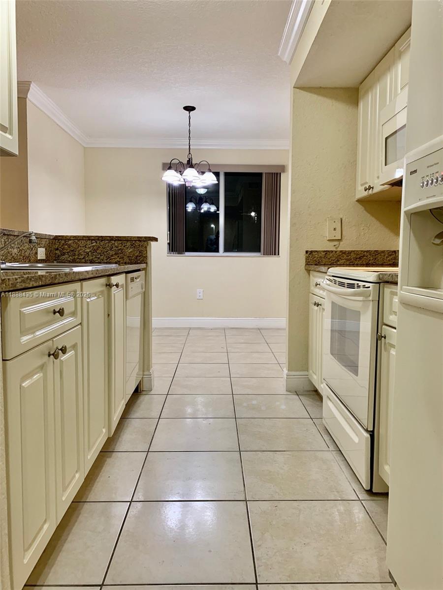 20930 SW 87th Ave #201 Cutler Bay, FL 33189