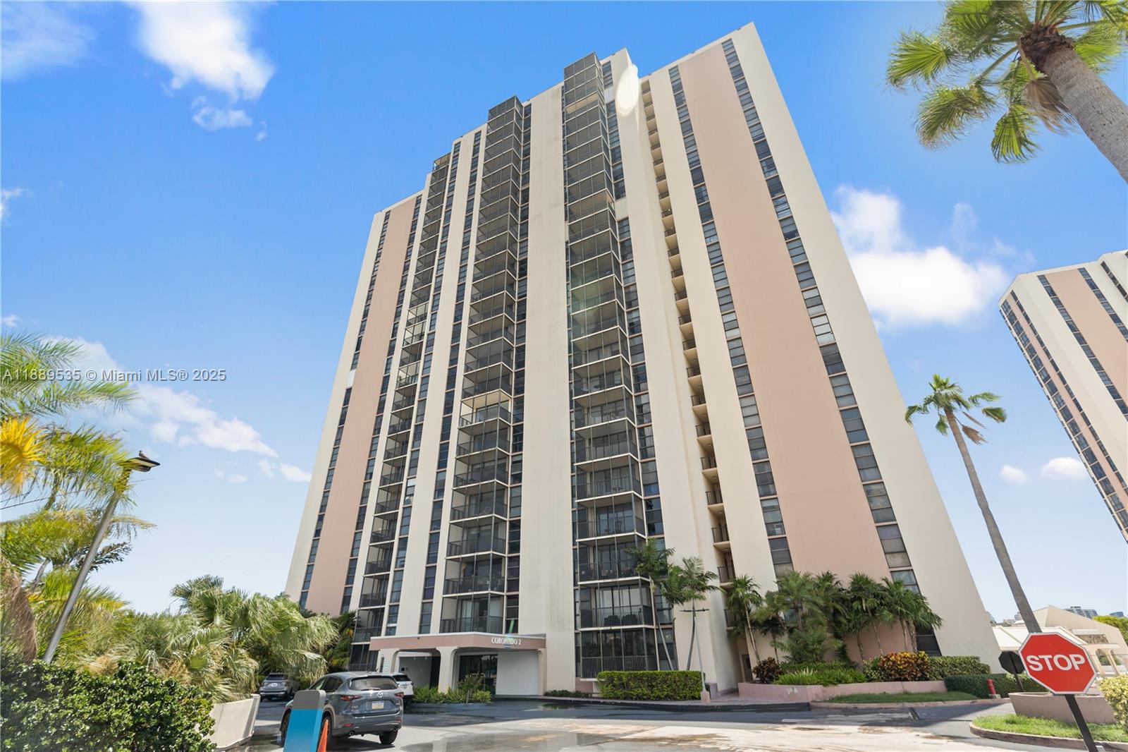 20301 W Country Clb Dr #829