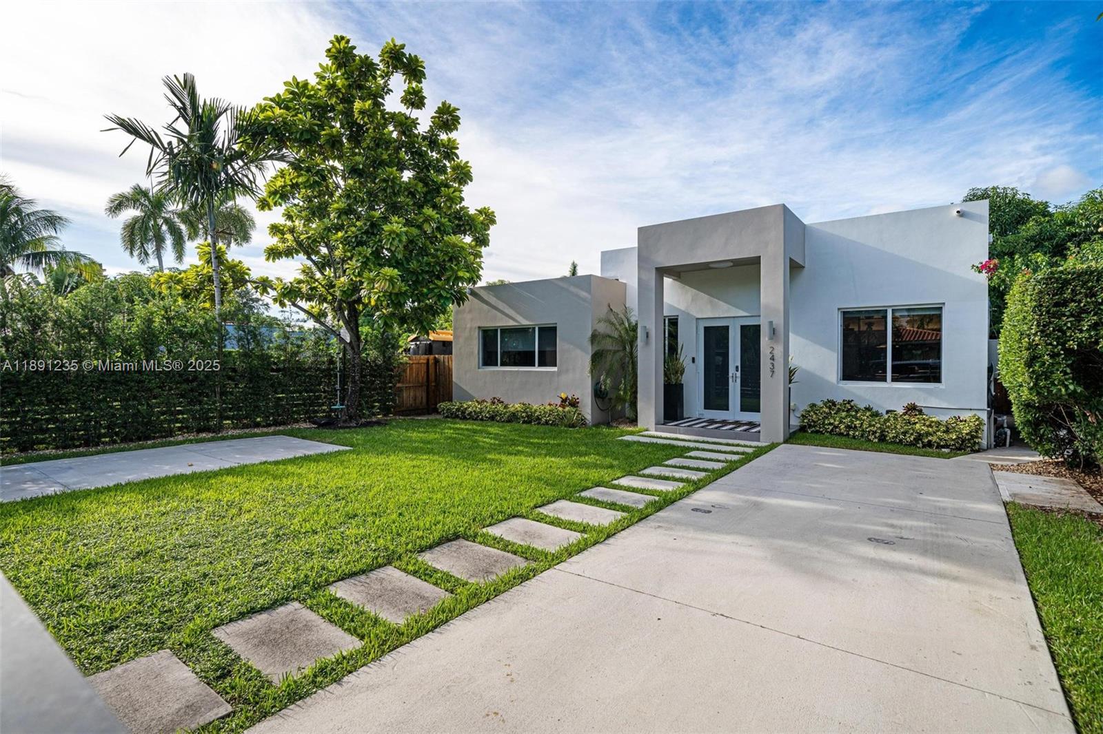 2437 SW 25th Ter