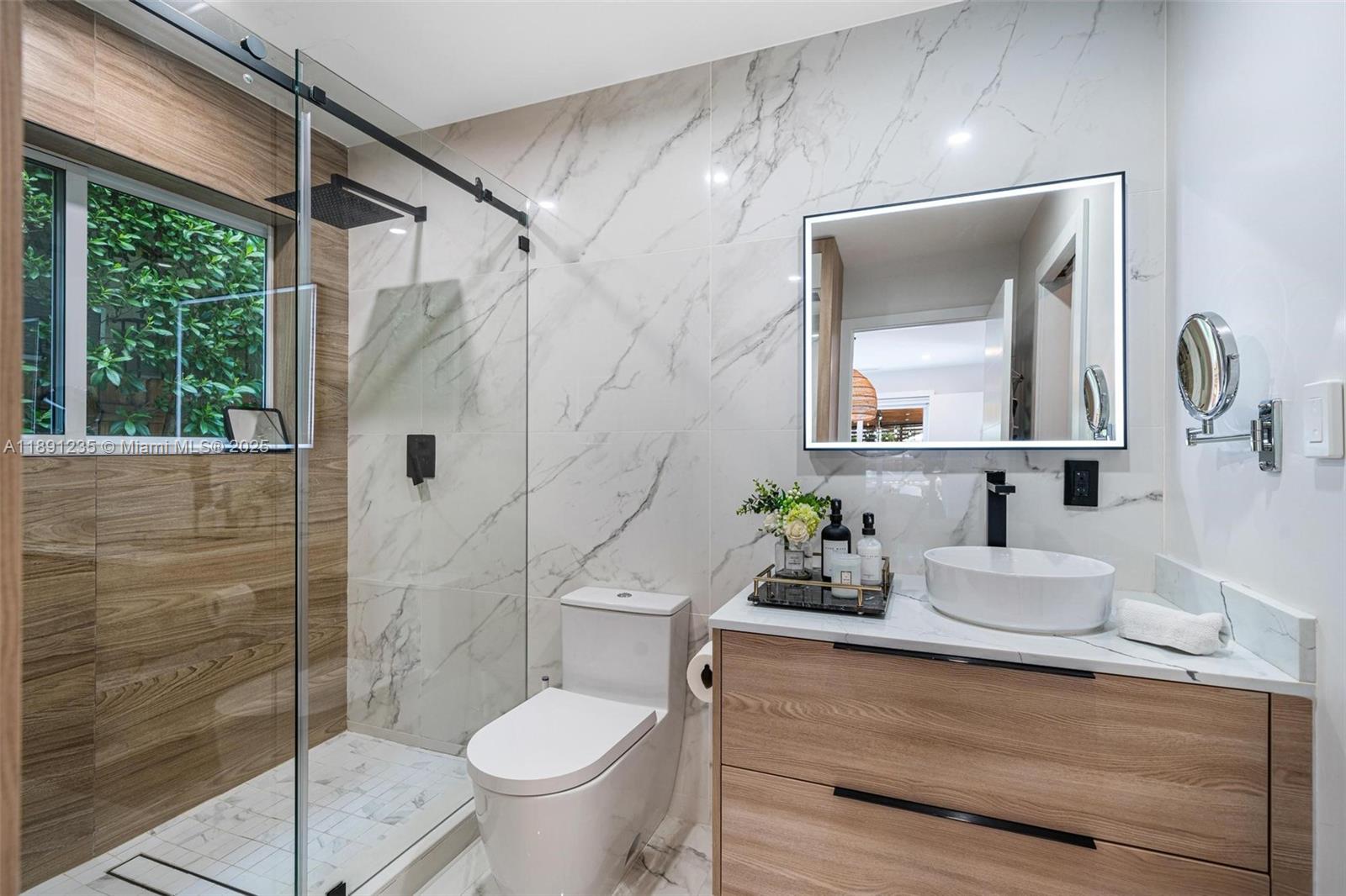 2437 SW 25th Ter Miami, FL 33133