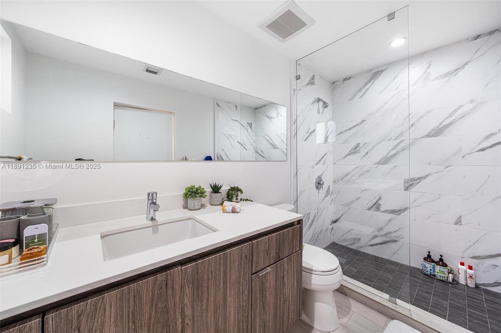 2437 SW 25th Ter Miami, FL 33133