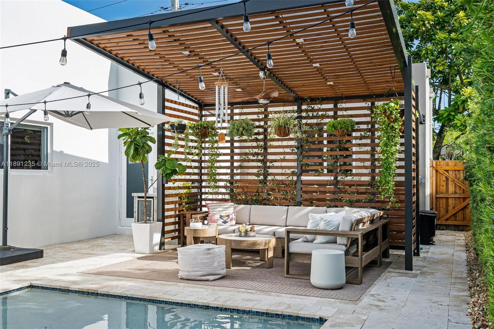 2437 SW 25th Ter Miami, FL 33133