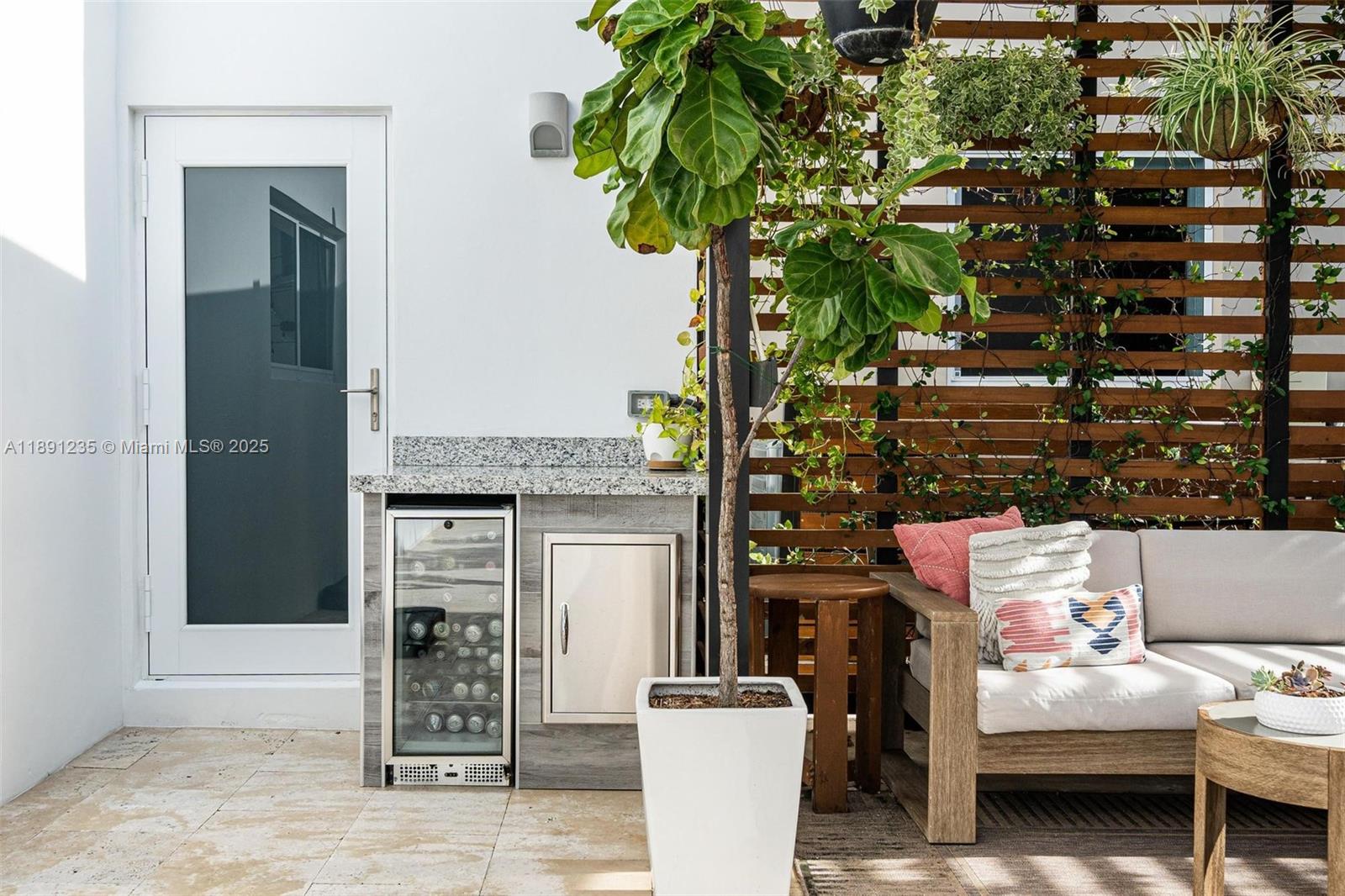 2437 SW 25th Ter Miami, FL 33133