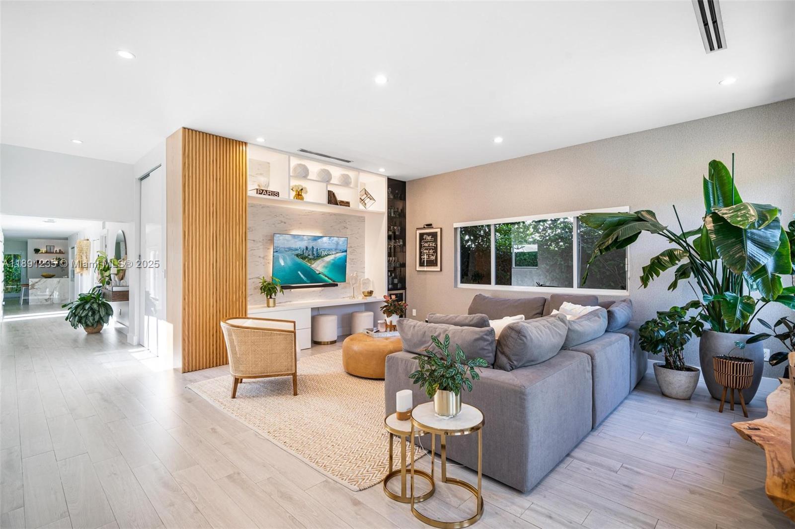 2437 SW 25th Ter Miami, FL 33133