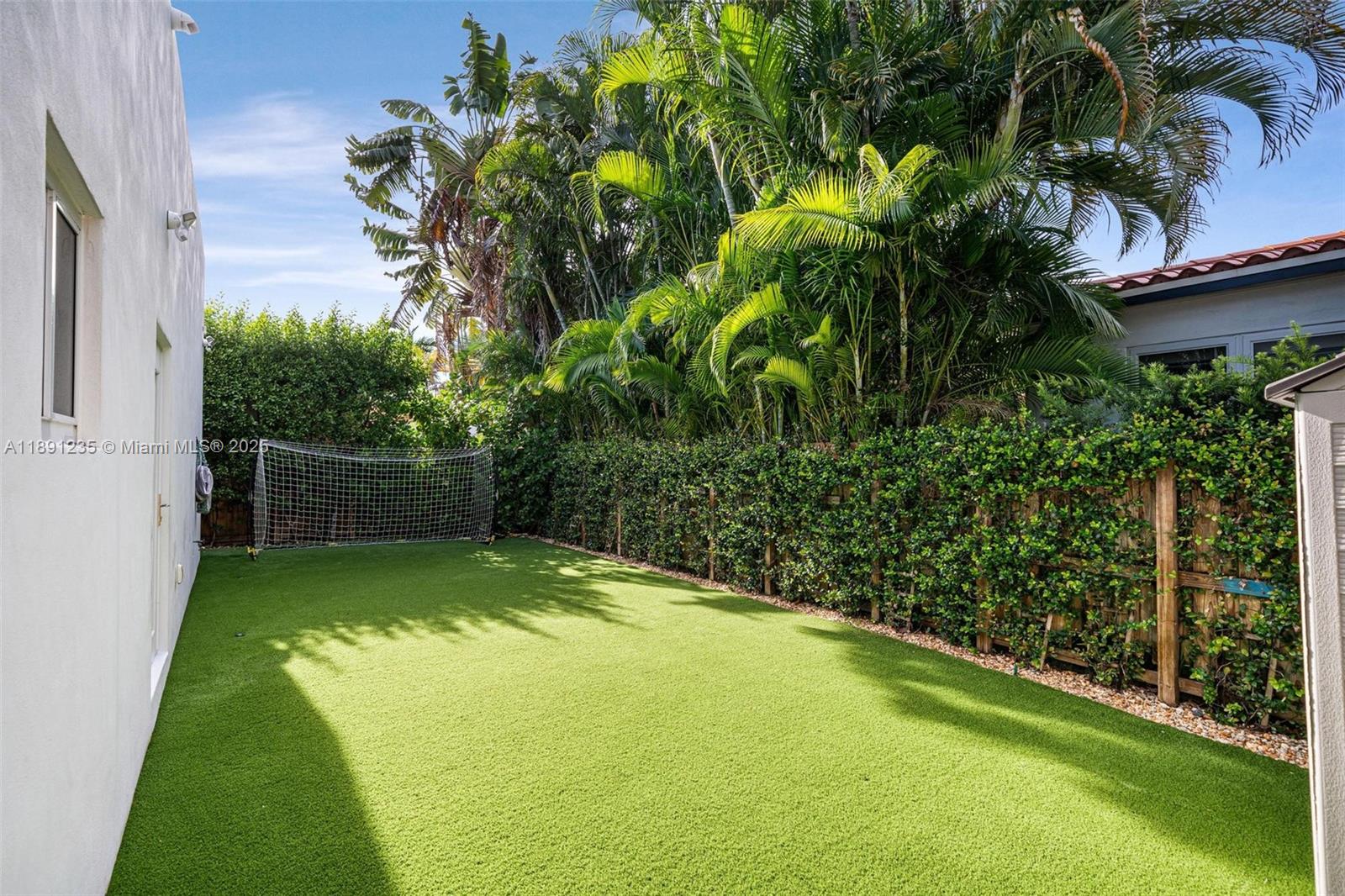 2437 SW 25th Ter Miami, FL 33133