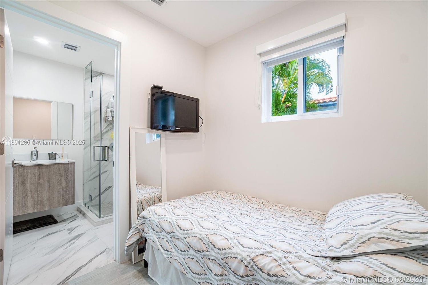 2437 SW 25th Ter Miami, FL 33133