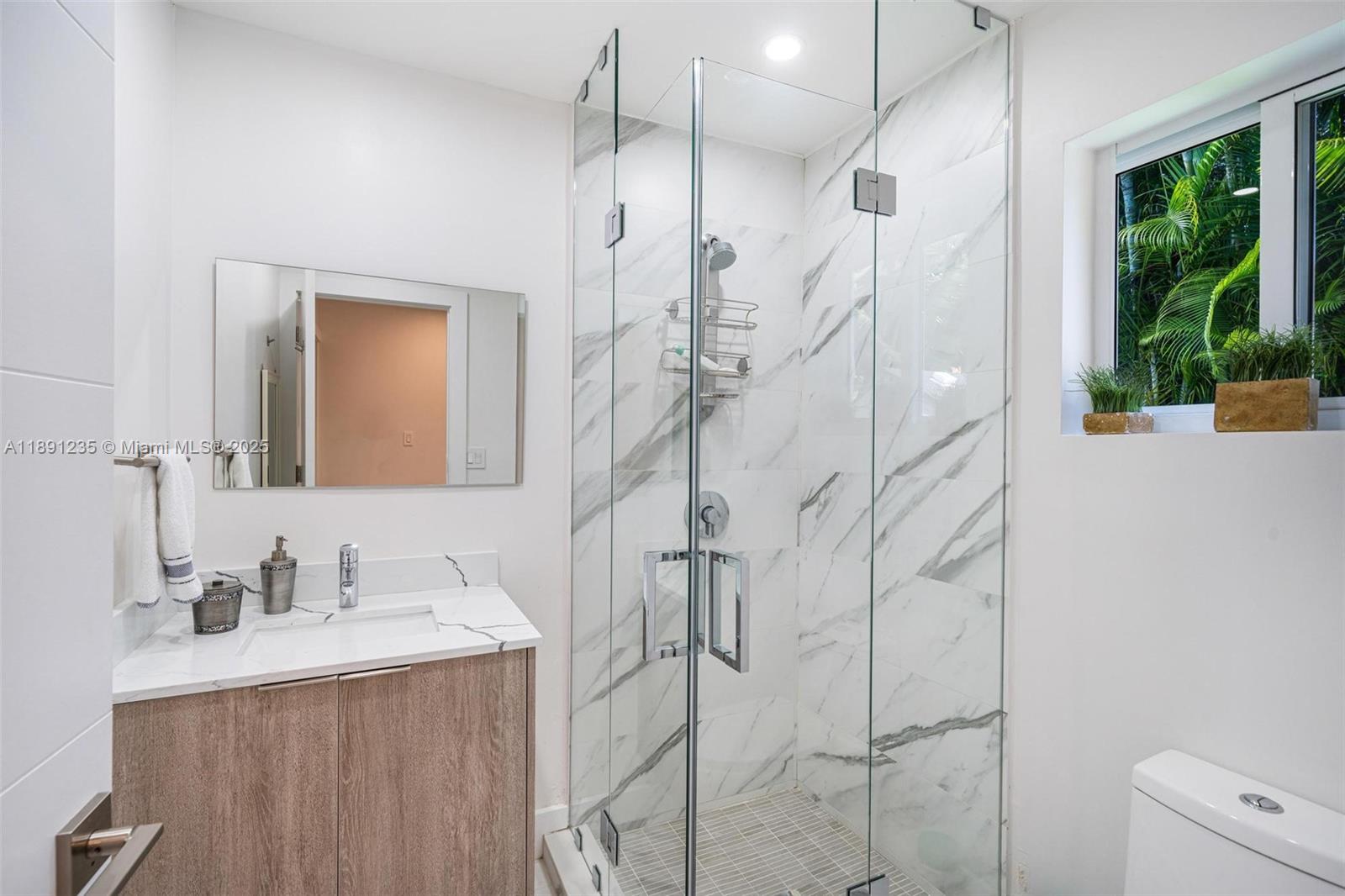 2437 SW 25th Ter Miami, FL 33133