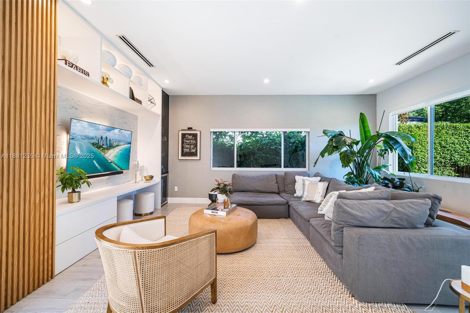 2437 SW 25th Ter Miami, FL 33133