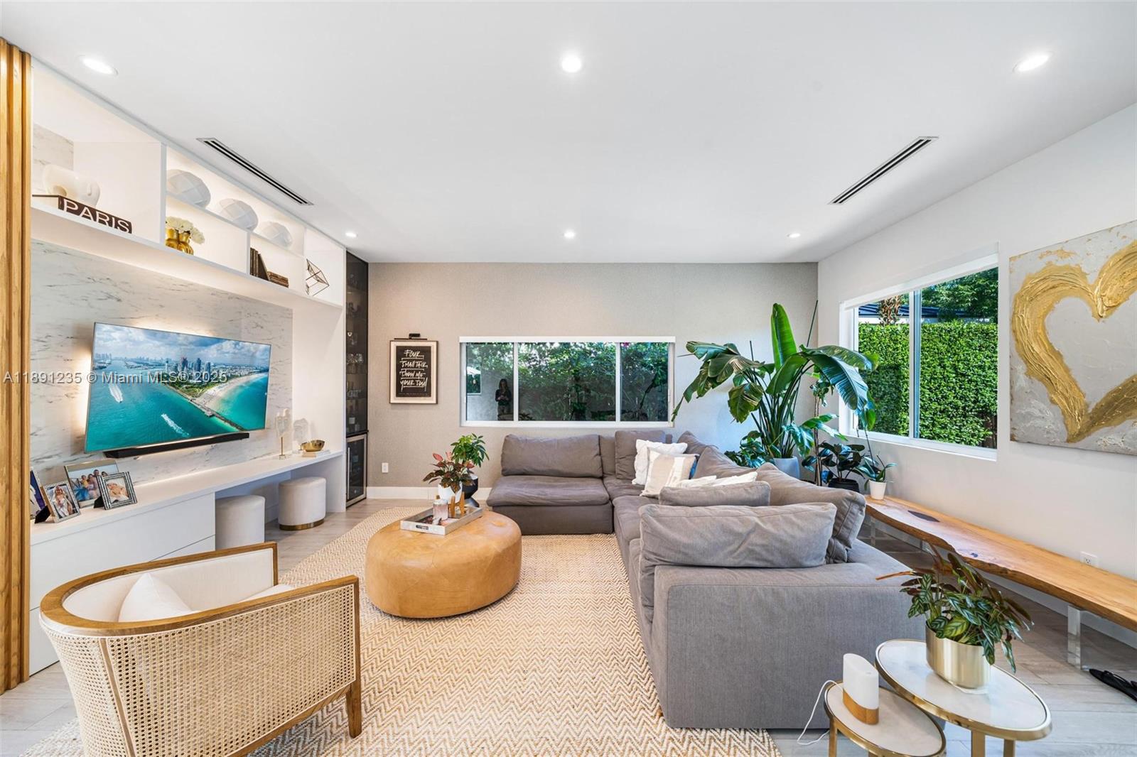 2437 SW 25th Ter Miami, FL 33133