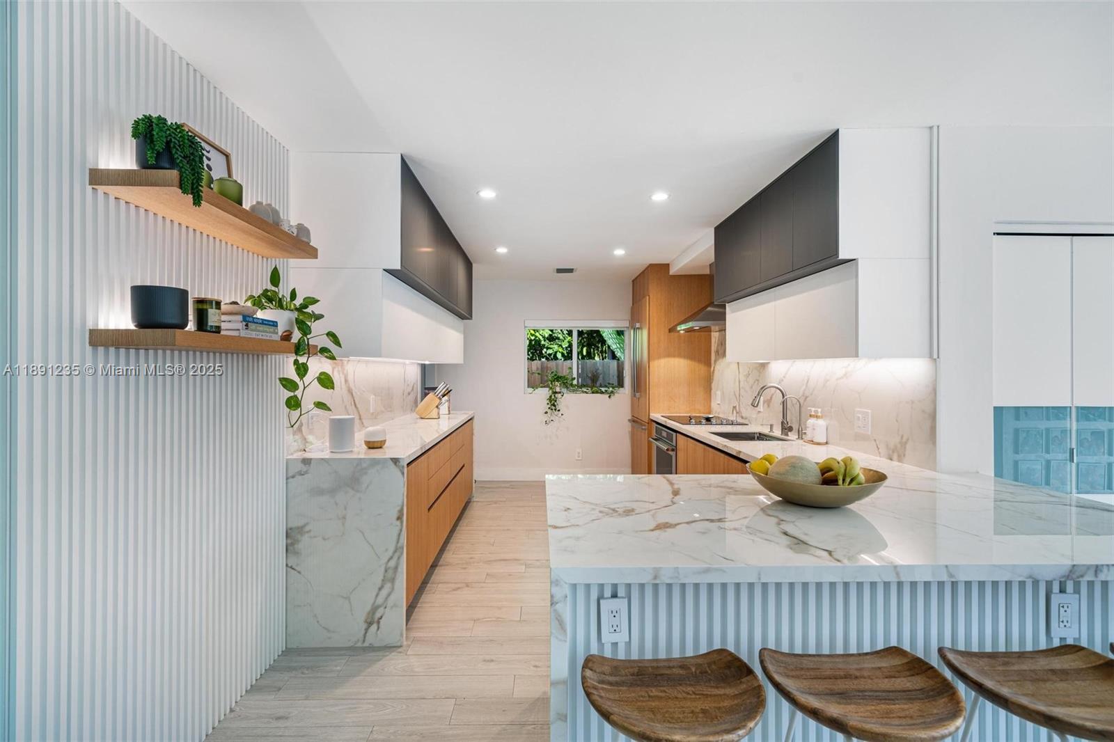 2437 SW 25th Ter Miami, FL 33133