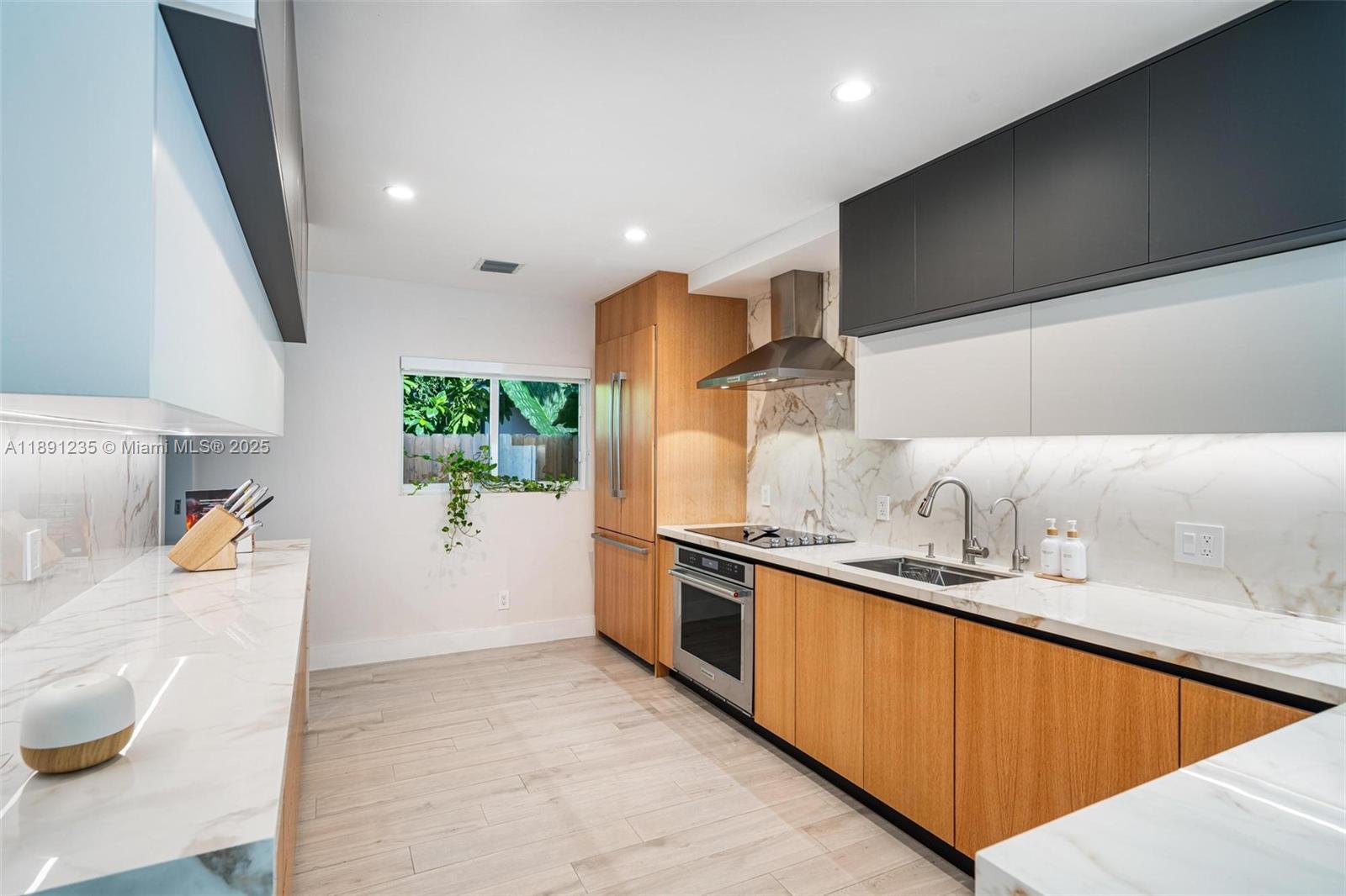 2437 SW 25th Ter Miami, FL 33133