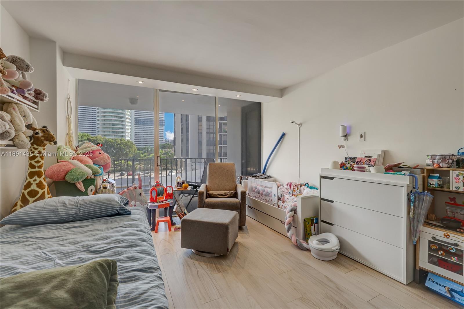 image Brickell Place12
