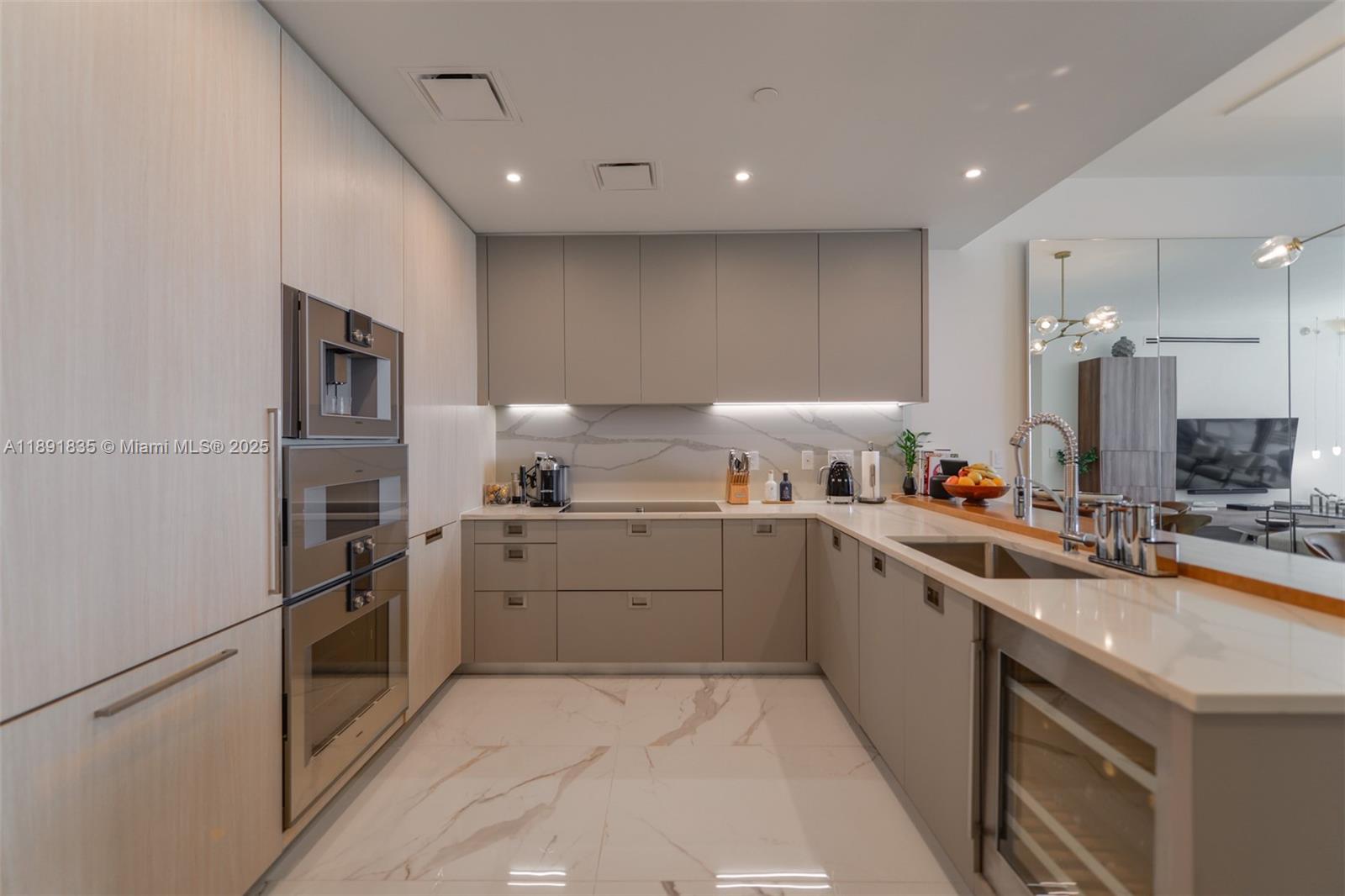 image The Ritz-carlton Residenc9