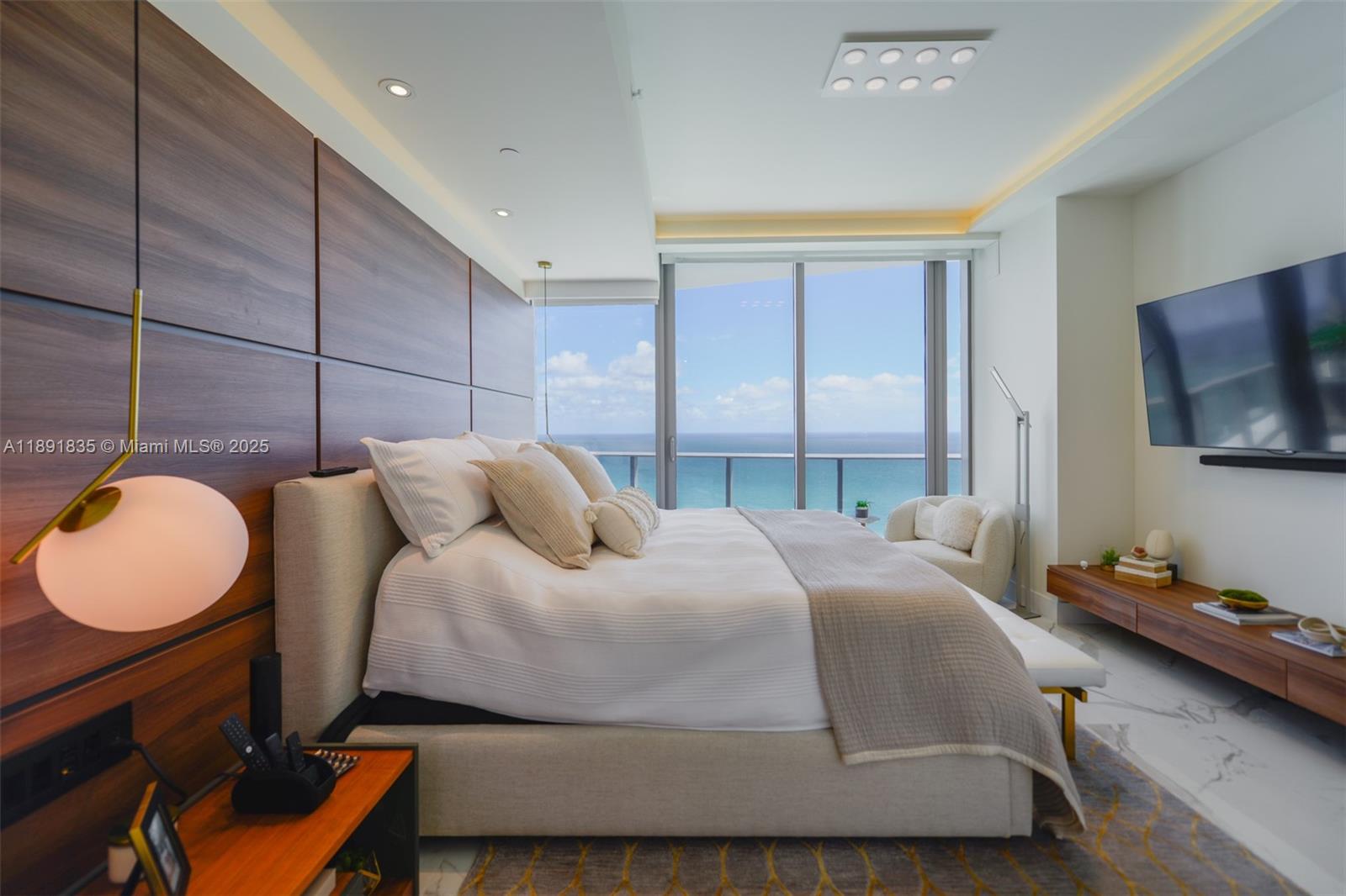 image The Ritz-carlton Residenc10