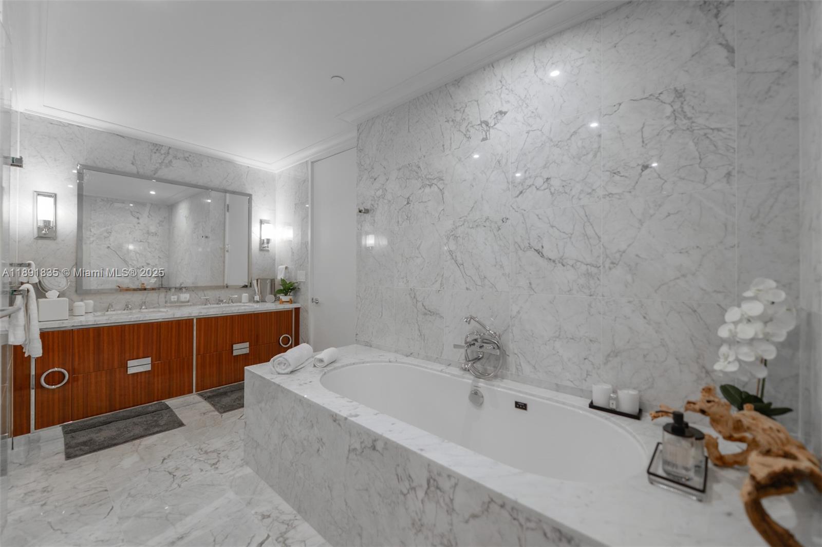 image The Ritz-carlton Residenc11